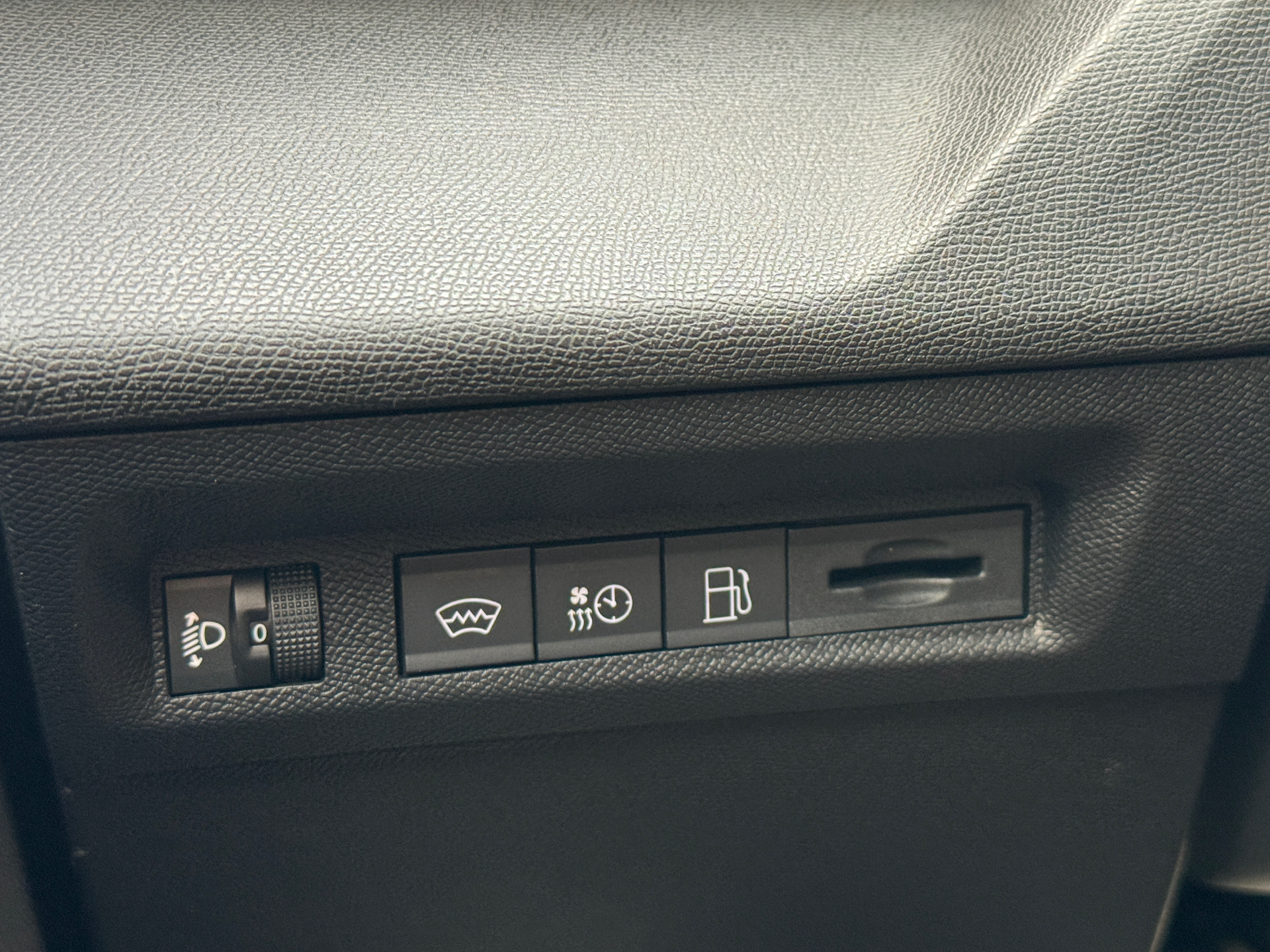 Billede af Peugeot 308 1,6 Plugin-hybrid First Selection Plus EAT8 180HK 5d 8g Aut.