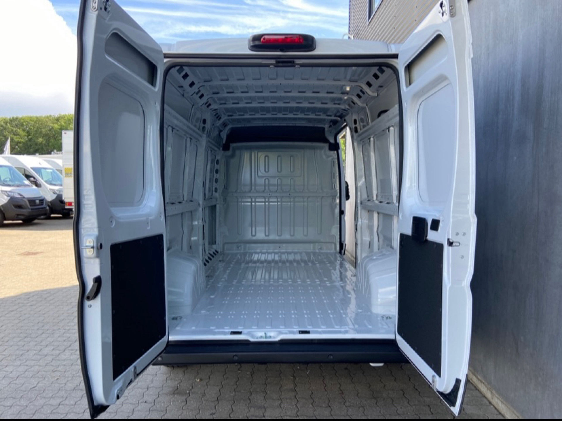 Billede af Fiat Ducato 35 L3H2 2,3 MJT Professional Plus 140HK Van 9g Aut.