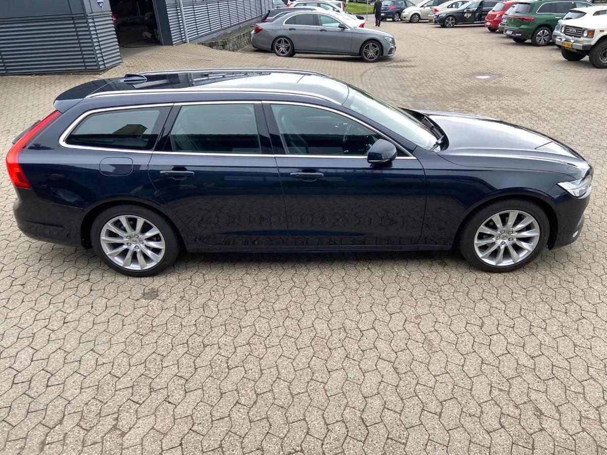 Billede af Volvo V90 2,0 D3 Momentum 150HK Stc 6g