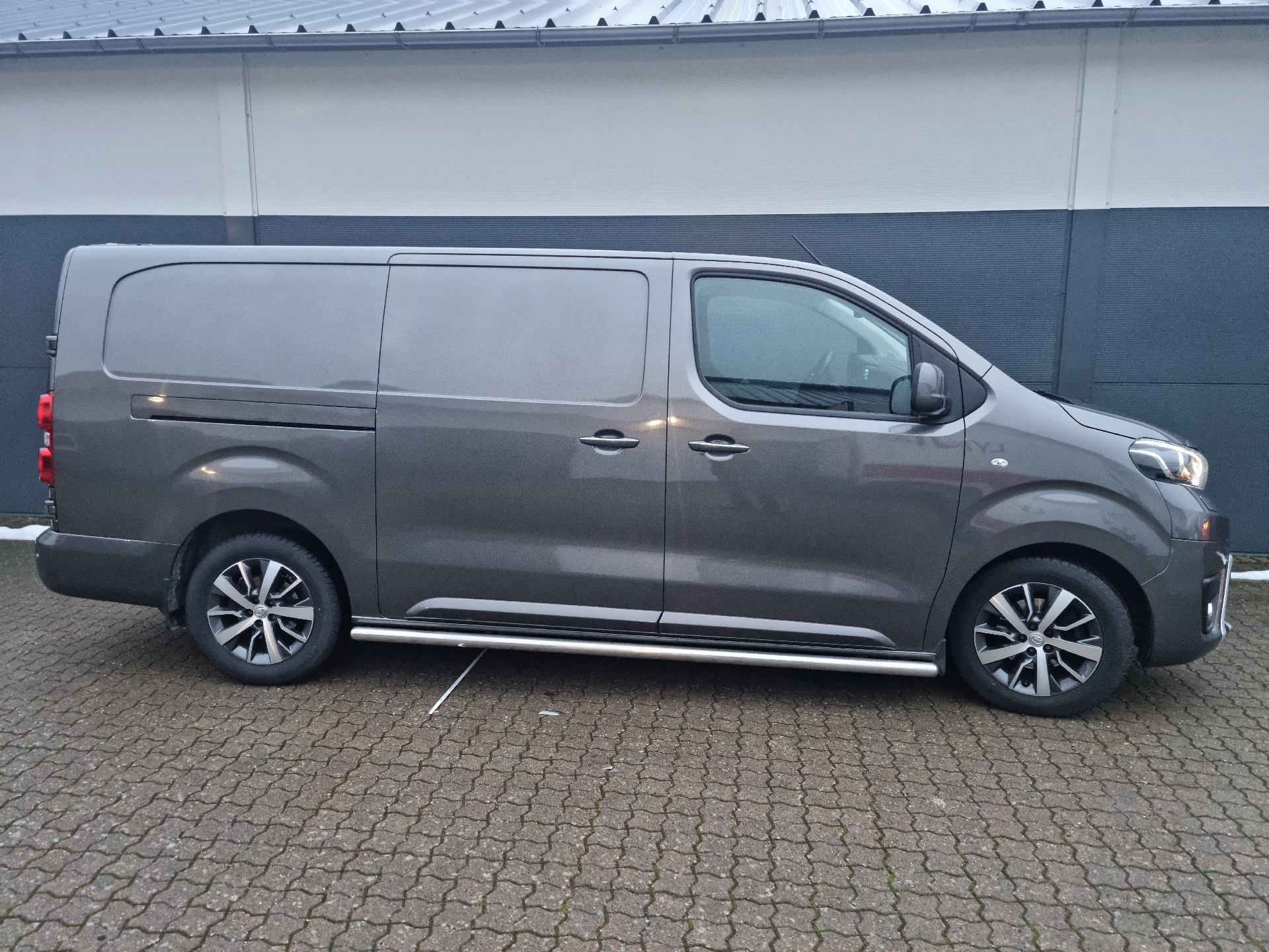 Billede af Toyota Proace Long 2,0 D Comfort One Navi Dobb. skydedør, bagdør m/ruder 180HK Van 6g Aut.