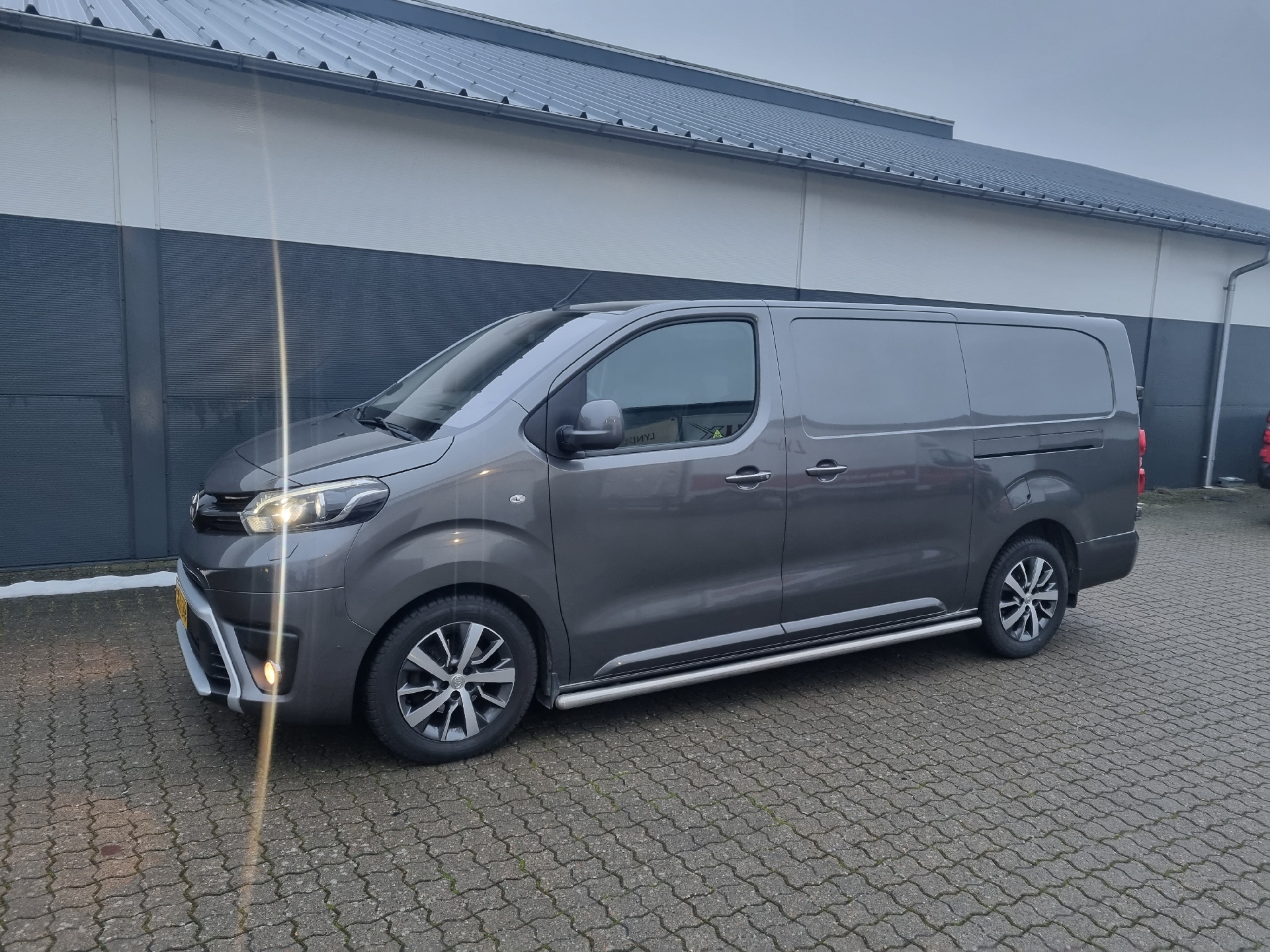 Billede af Toyota Proace Long 2,0 D Comfort One Navi Dobb. skydedør, bagdør m/ruder 180HK Van 6g Aut.