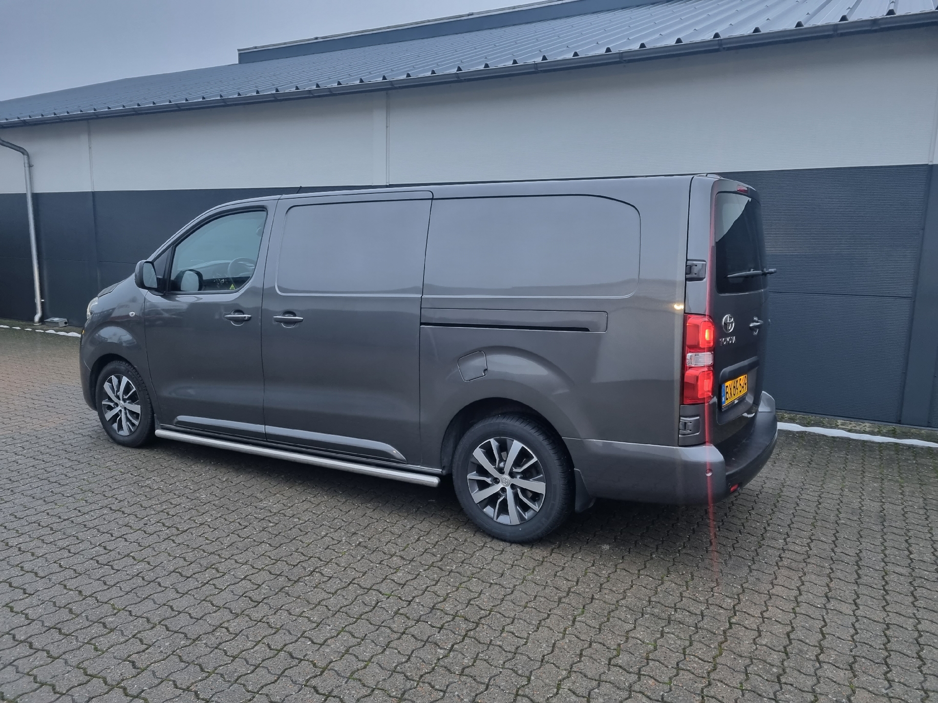 Billede af Toyota Proace Long 2,0 D Comfort One Navi Dobb. skydedør, bagdør m/ruder 180HK Van 6g Aut.