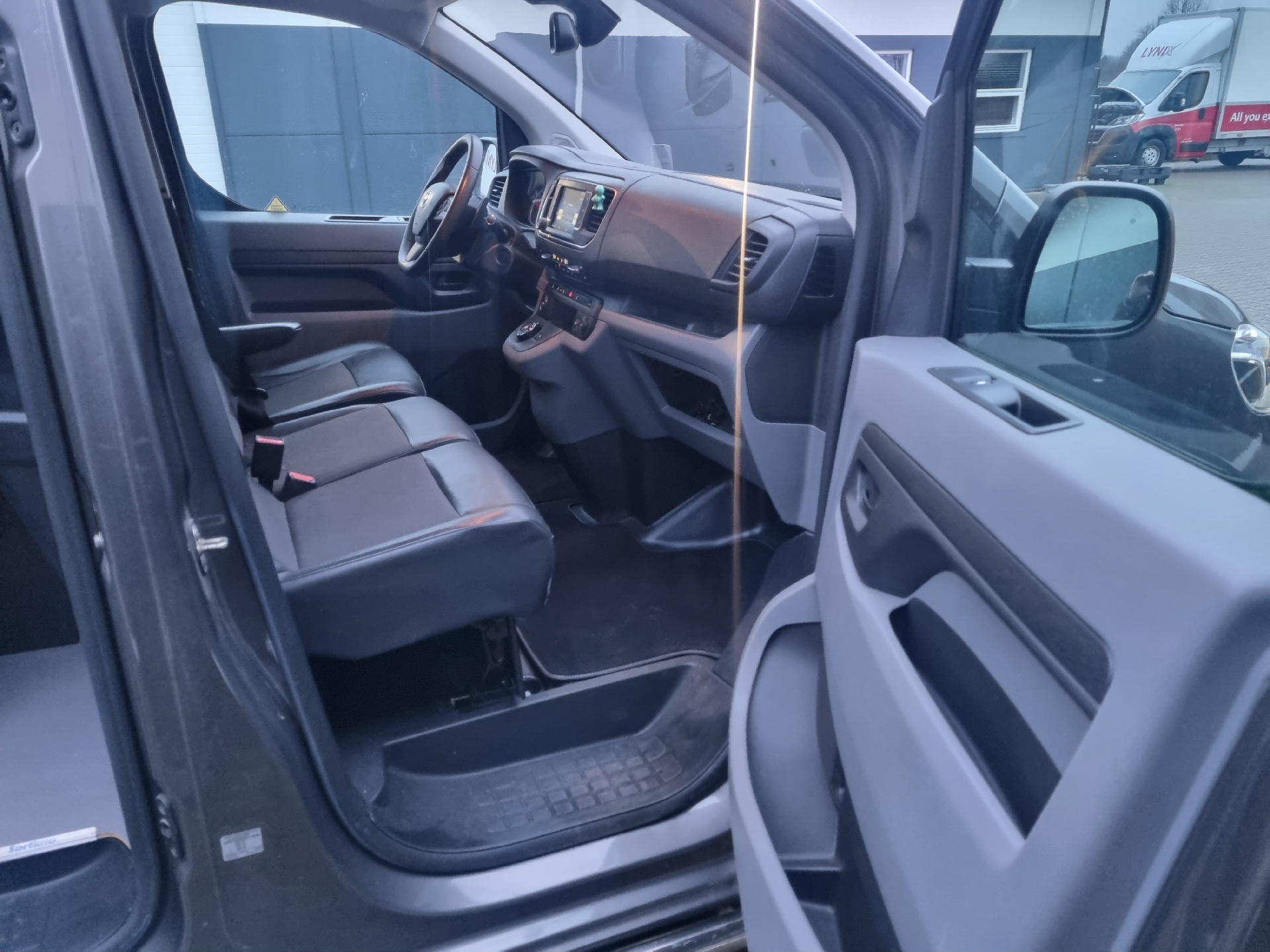 Billede af Toyota Proace Long 2,0 D Comfort One Navi Dobb. skydedør, bagdør m/ruder 180HK Van 6g Aut.