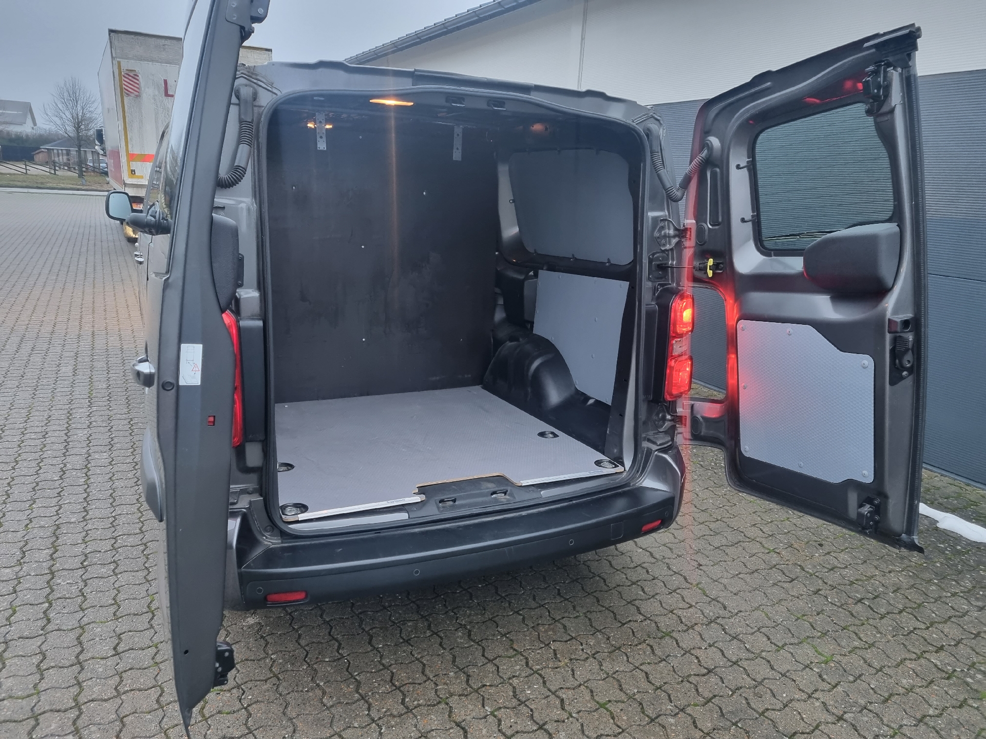 Billede af Toyota Proace Long 2,0 D Comfort One Navi Dobb. skydedør, bagdør m/ruder 180HK Van 6g Aut.