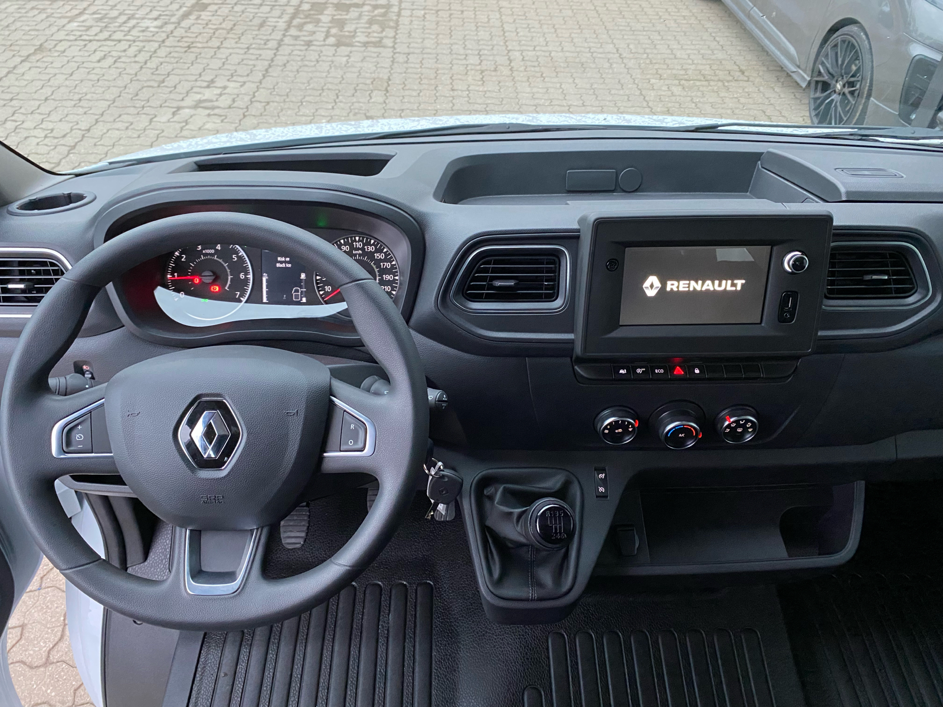 Billede af Renault Master T35 L4 2,3 DCI TwinTurbo RWD tvillingehjul 165HK Ladv./Chas. 6g