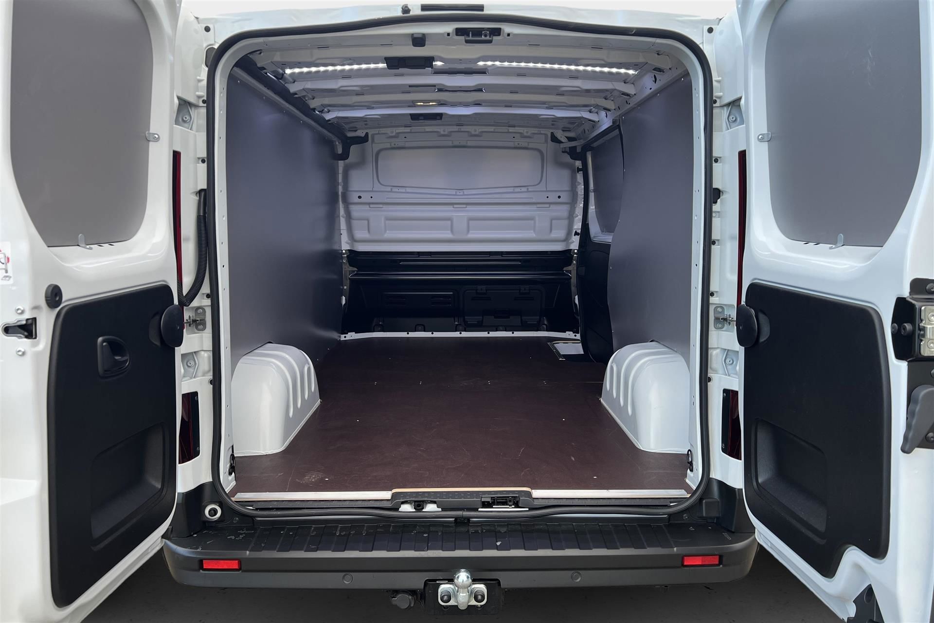 Billede af Nissan Primastar L2H1 2,0 DCi Tekna 150HK Van 6g Aut.