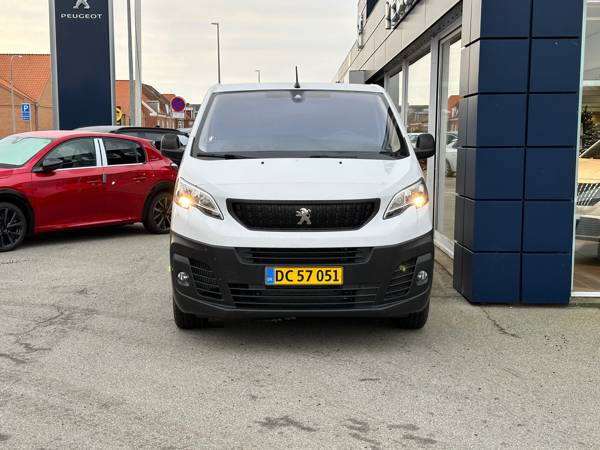 Billede af Peugeot Expert L3 2,0 BlueHDi Plus Pro 144HK Van 6g