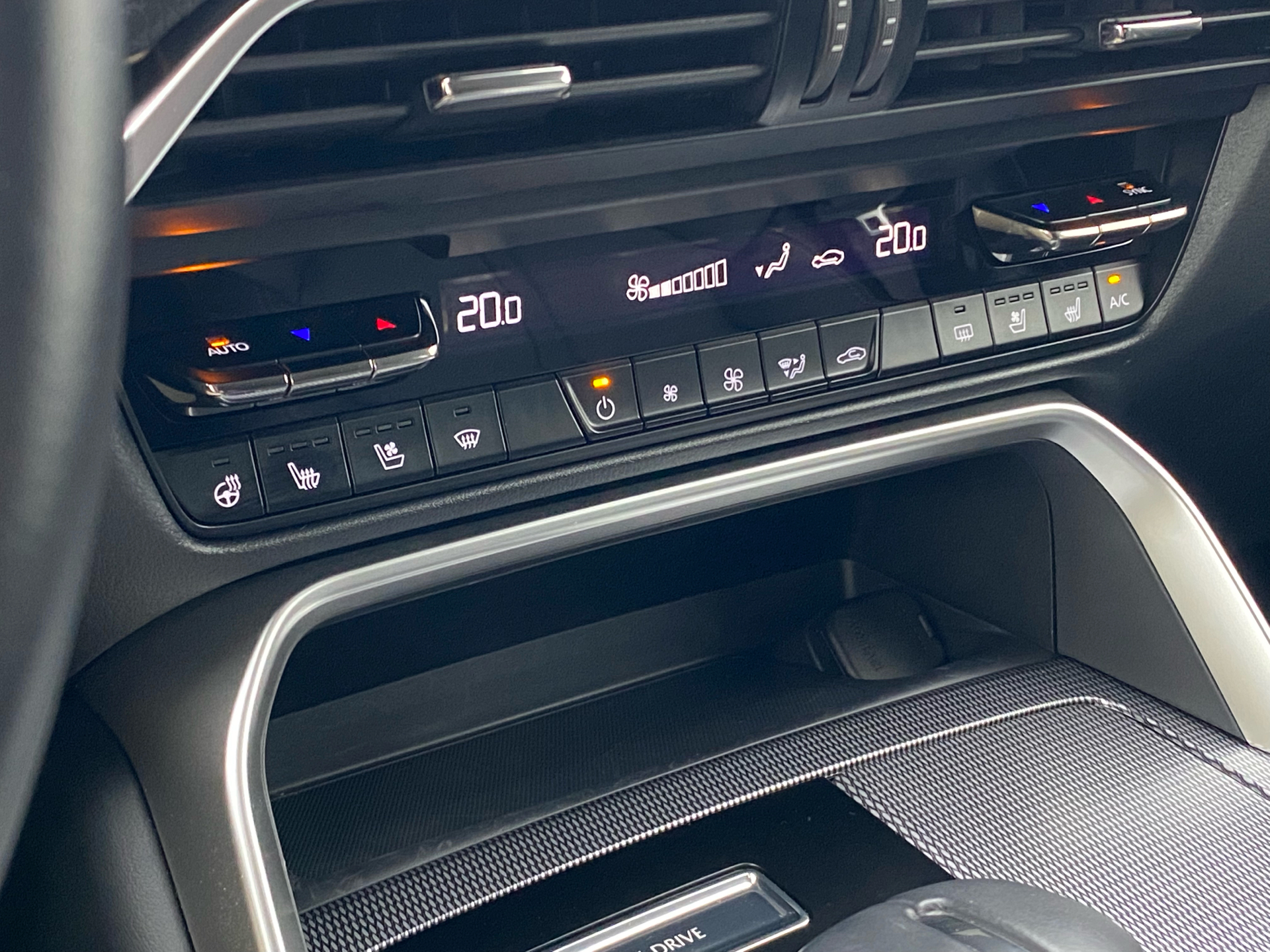 Billede af Mazda CX-60 2,5 e-Skyactiv  Plugin-hybrid Homura AWD 327HK 5d 8g Aut.