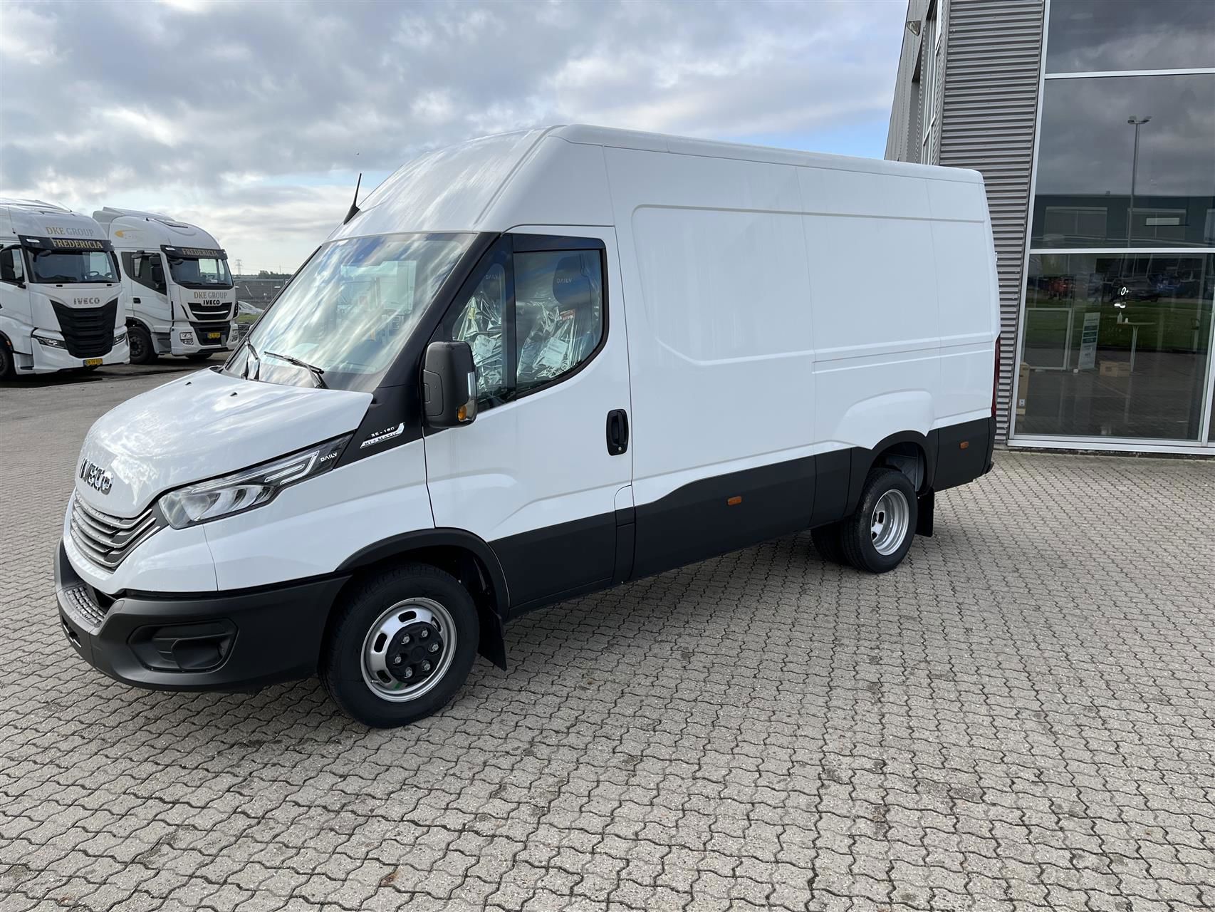 Billede af Iveco Daily 35C18 12m3 3,0 D Hi-Matic 180HK Van 8g Aut.