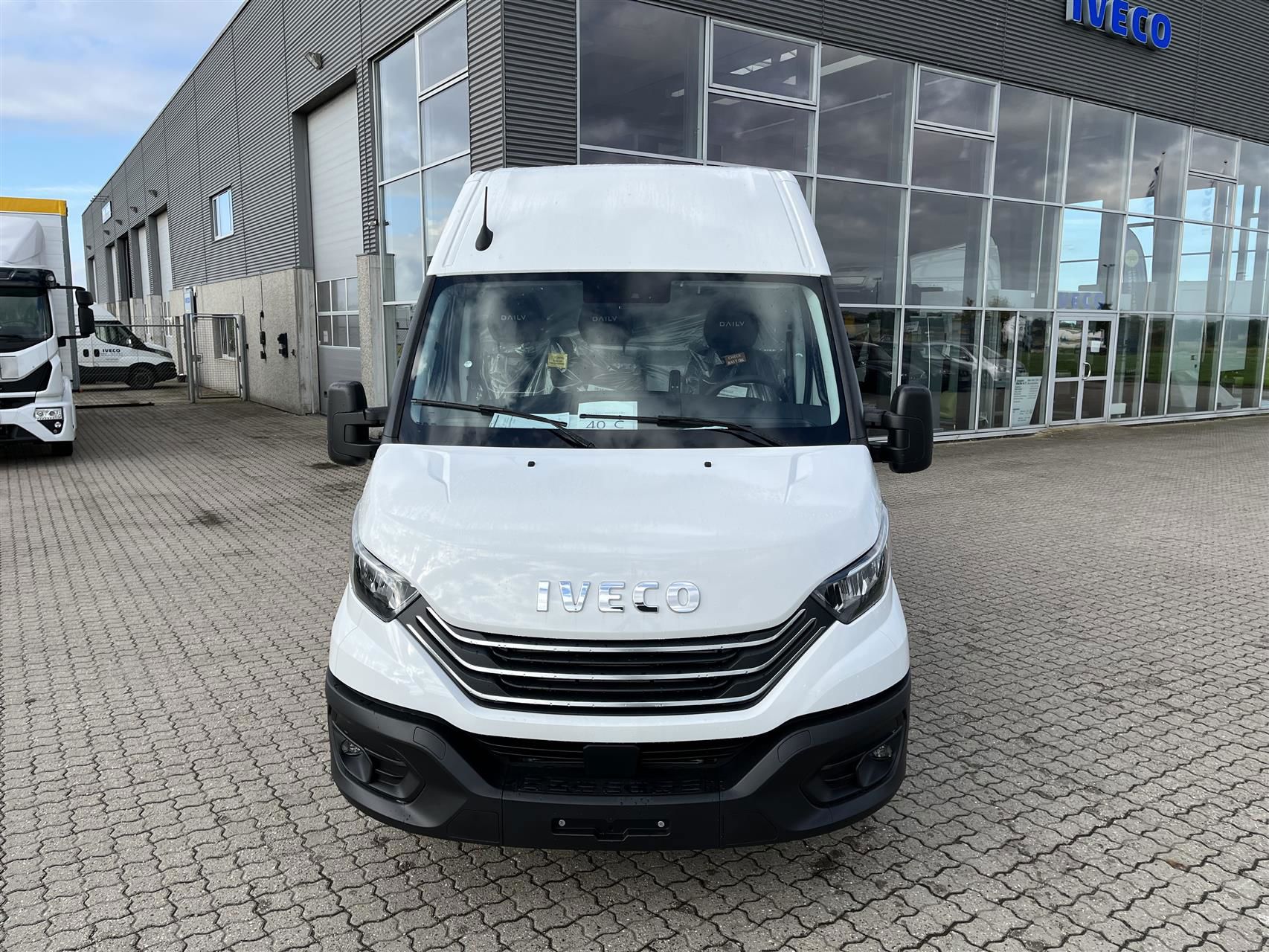 Billede af Iveco Daily 35C18 12m3 3,0 D Hi-Matic 180HK Van 8g Aut.