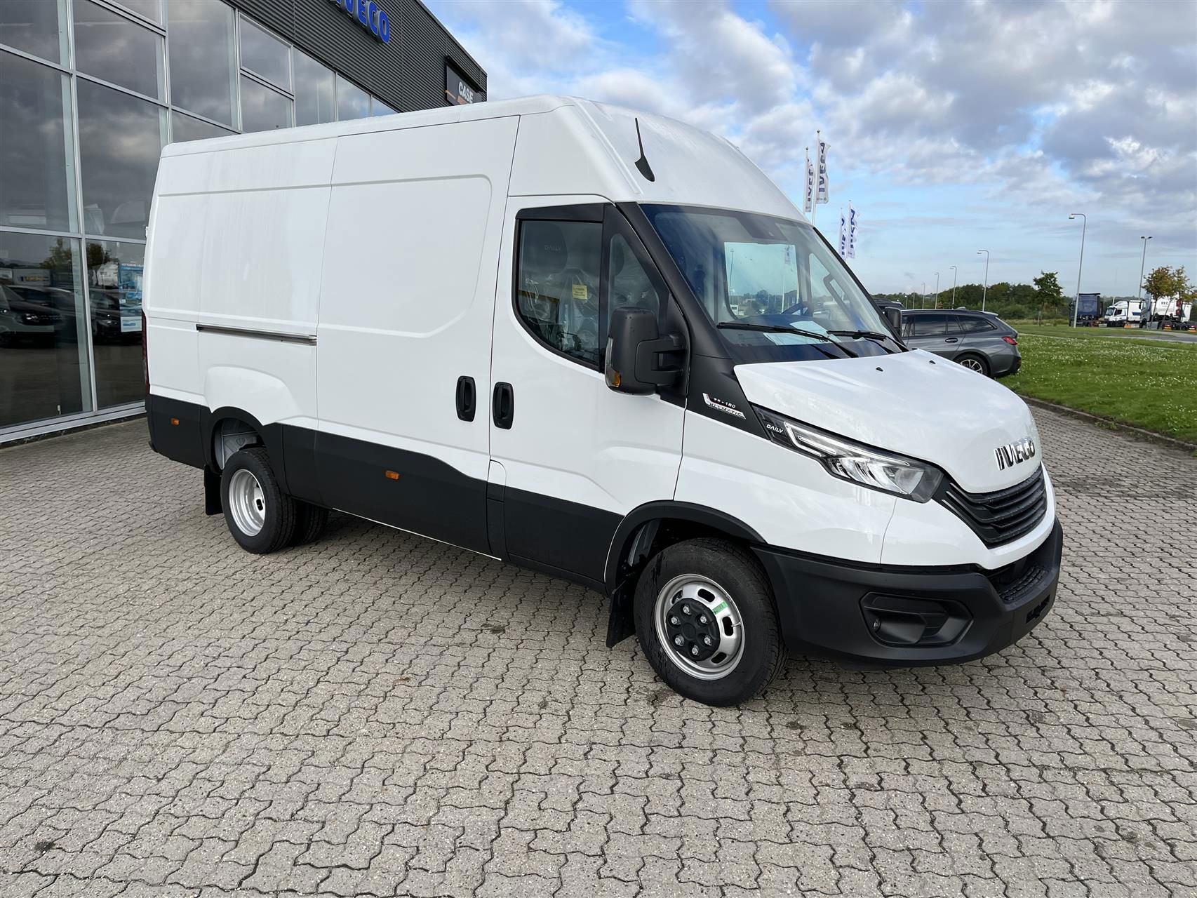 Billede af Iveco Daily 35C18 12m3 3,0 D Hi-Matic 180HK Van 8g Aut.