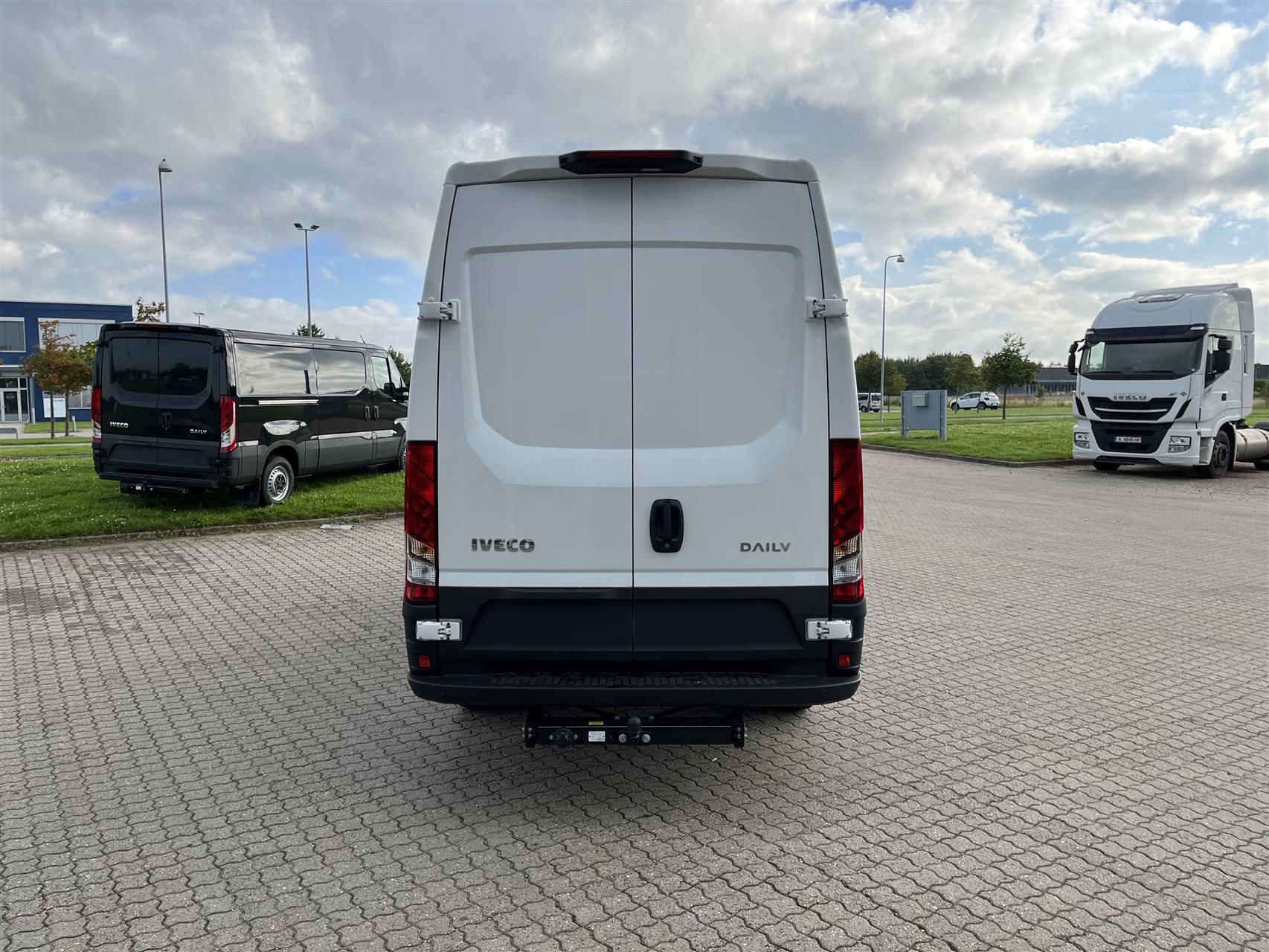 Billede af Iveco Daily 35C18 12m3 3,0 D Hi-Matic 180HK Van 8g Aut.