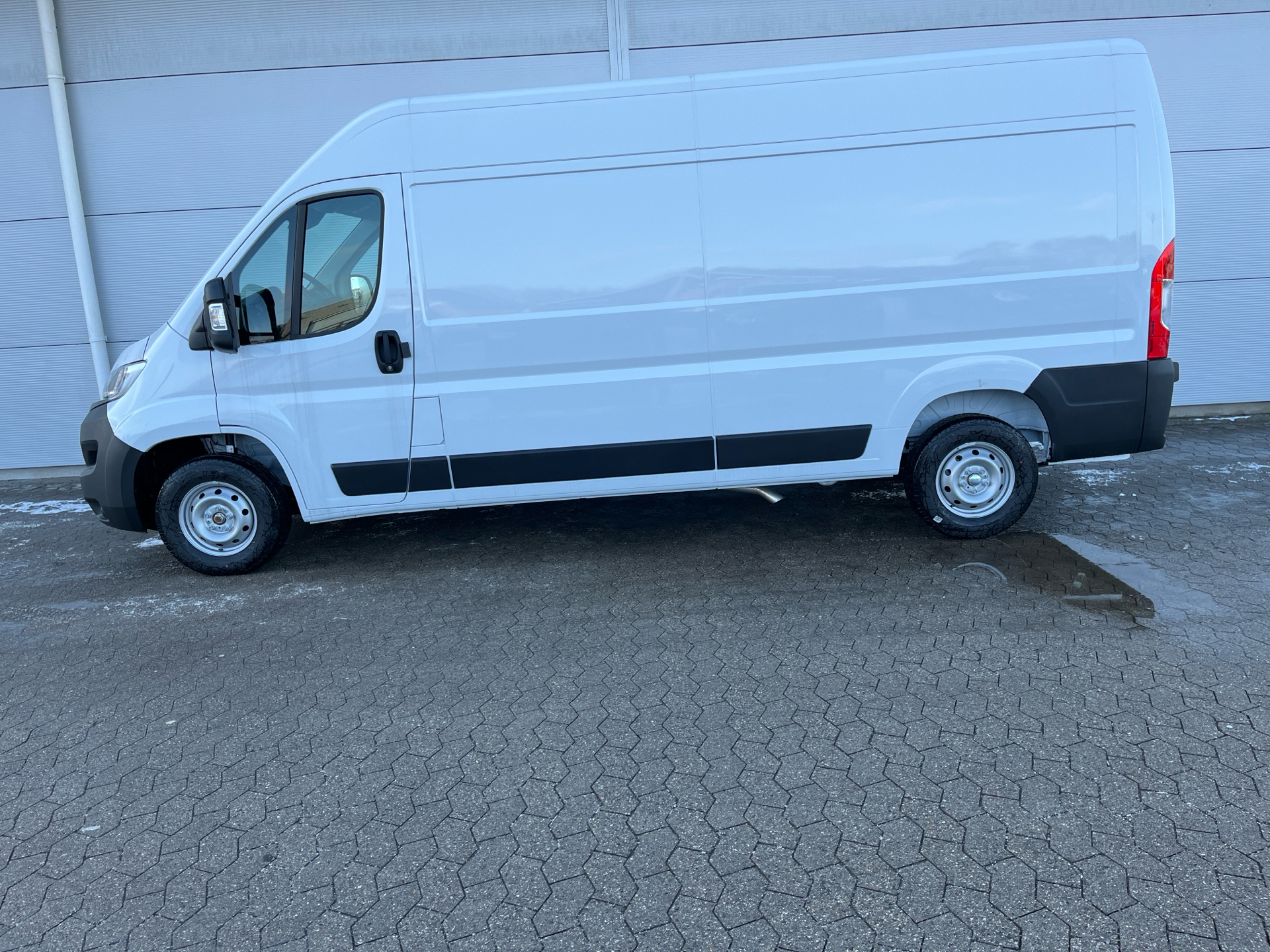 Billede af Opel Movano 33 L3H2 2,2 BlueHDi Enjoy+ 140HK Van 6g