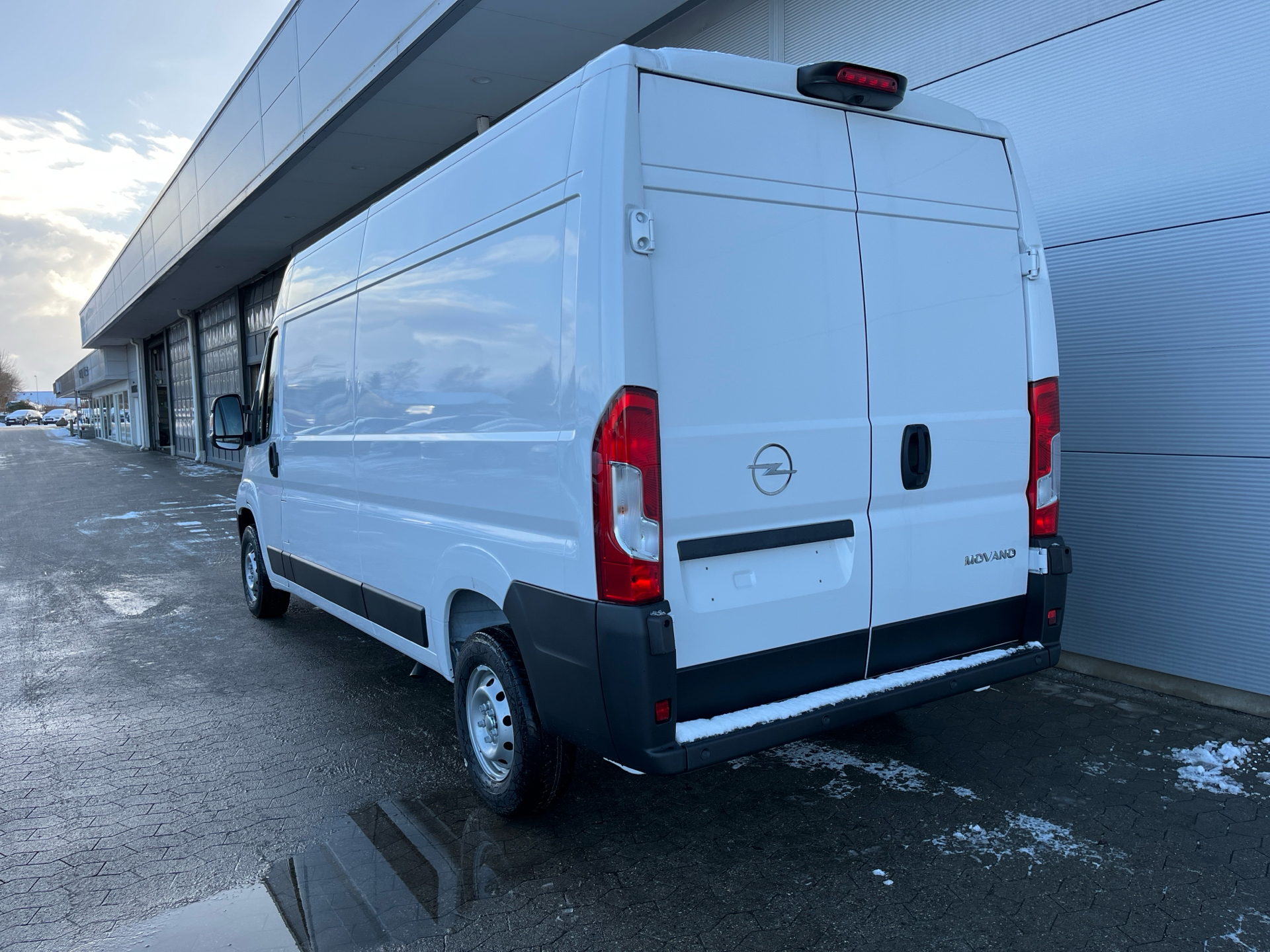 Billede af Opel Movano 33 L3H2 2,2 BlueHDi Enjoy+ 140HK Van 6g