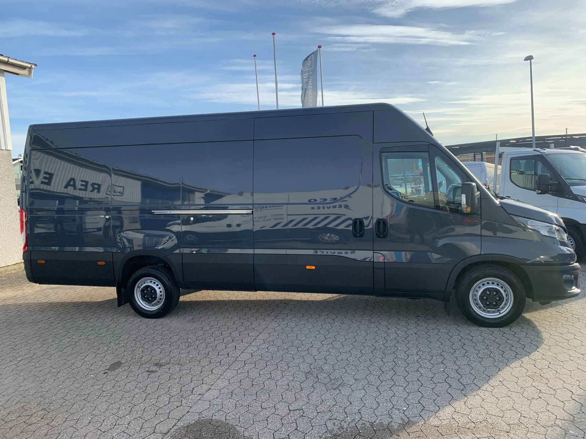 Billede af Iveco Daily 35S18 16m3 3,0 D 180HK Van 6g