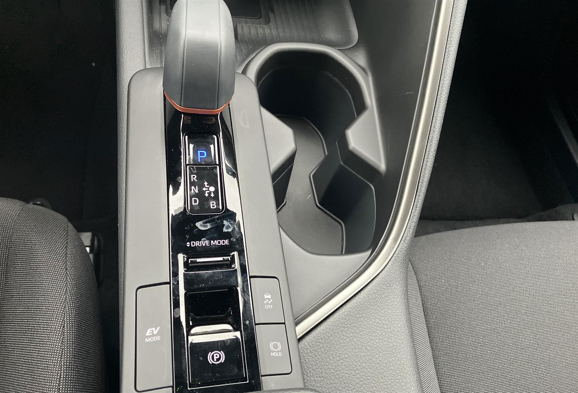 Billede af Toyota C-HR 1,8 Hybrid Style Smart Bi-tone Multidrive S 140HK 5d 6g