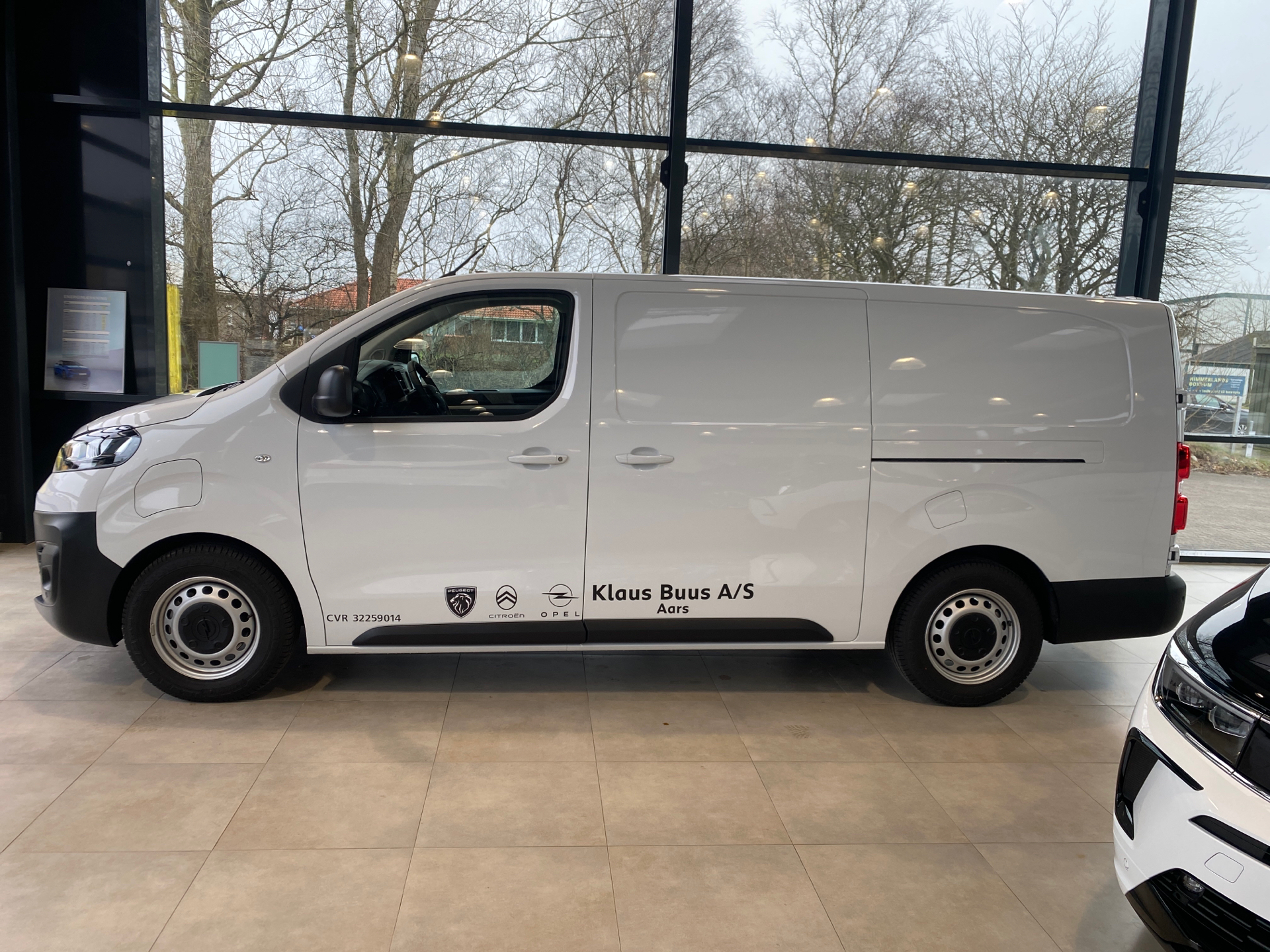 Billede af Opel Vivaro-e L3V1 EL Enjoy+ 136HK Van Trinl. Gear