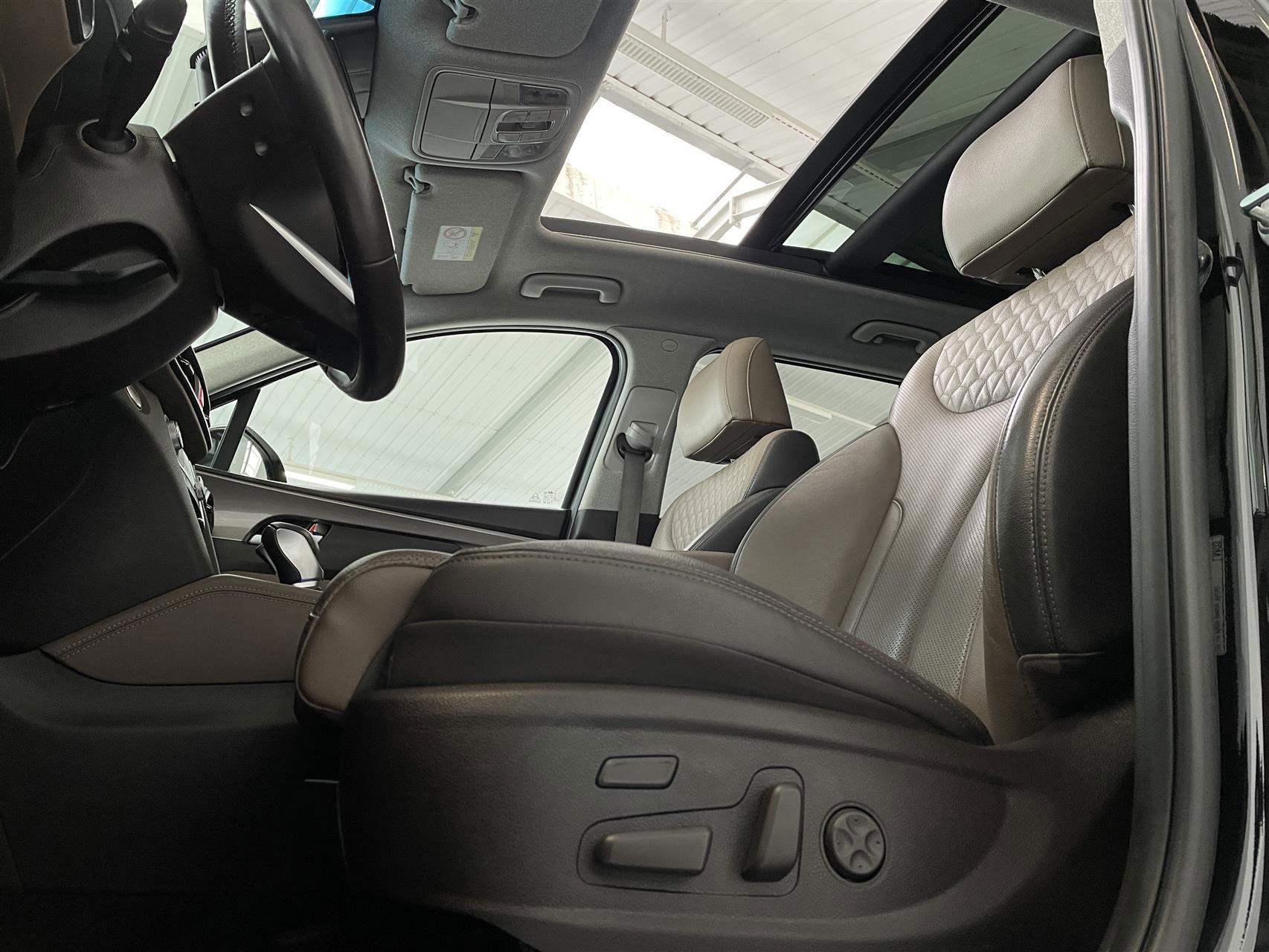 Billede af Hyundai Santa Fe 7 Sæder 2,2 CRDi Premium 4WD 200HK 5d 8g Aut.