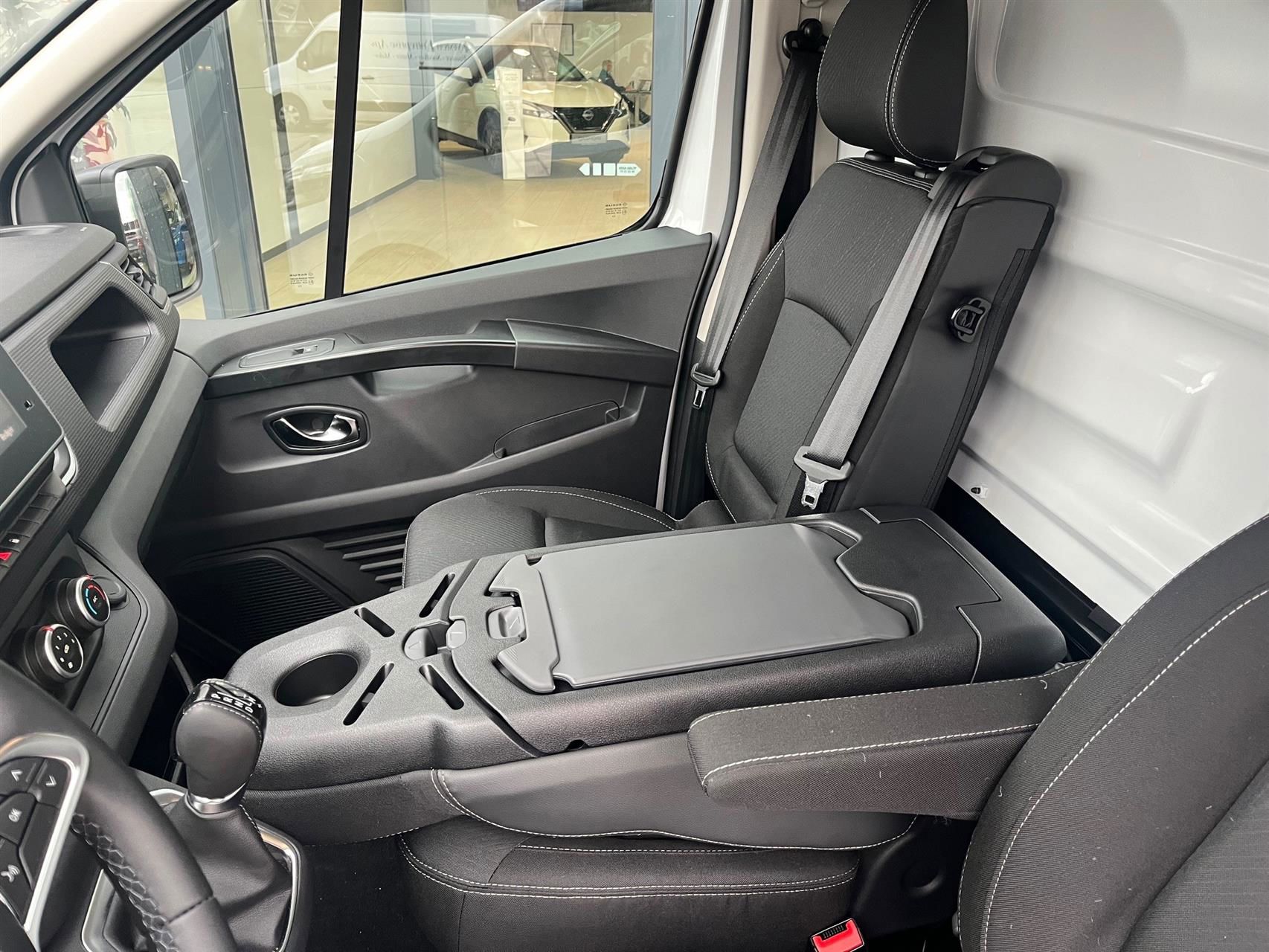 Billede af Nissan Primastar L2H1 2,0 DCi N-Connecta 150HK Van 6g Aut.