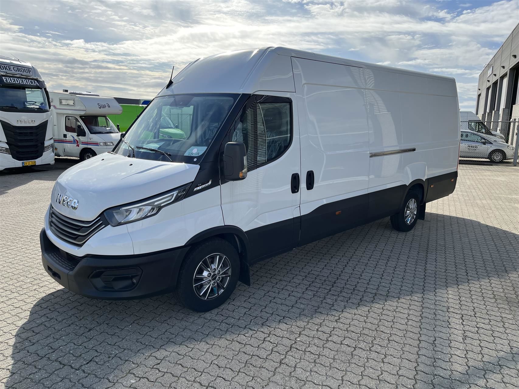 Billede af Iveco Daily 35S18 16m3 3,0 D 180HK Van 8g Aut.