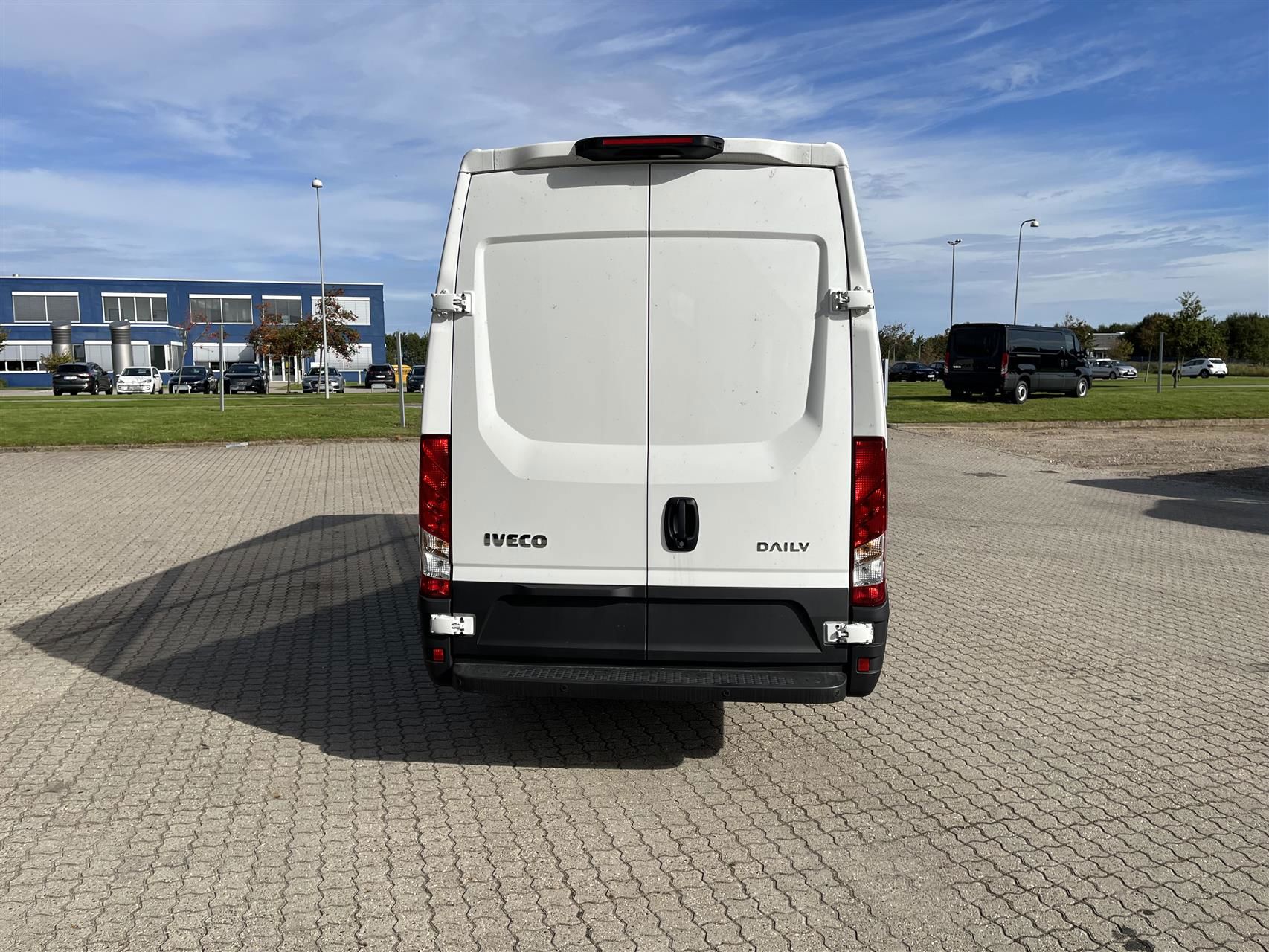 Billede af Iveco Daily 35S18 16m3 3,0 D 180HK Van 8g Aut.