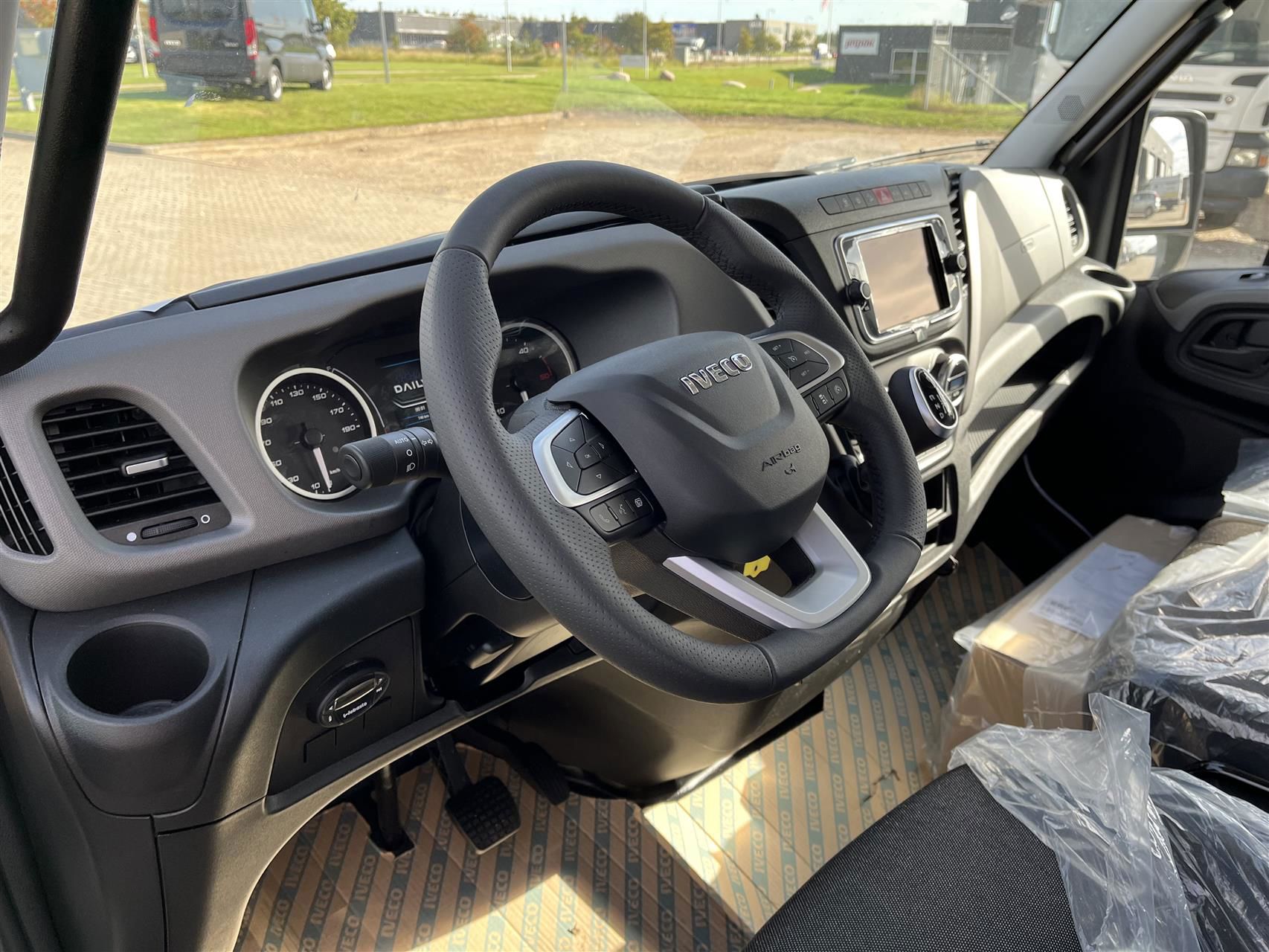 Billede af Iveco Daily 35S18 16m3 3,0 D 180HK Van 8g Aut.