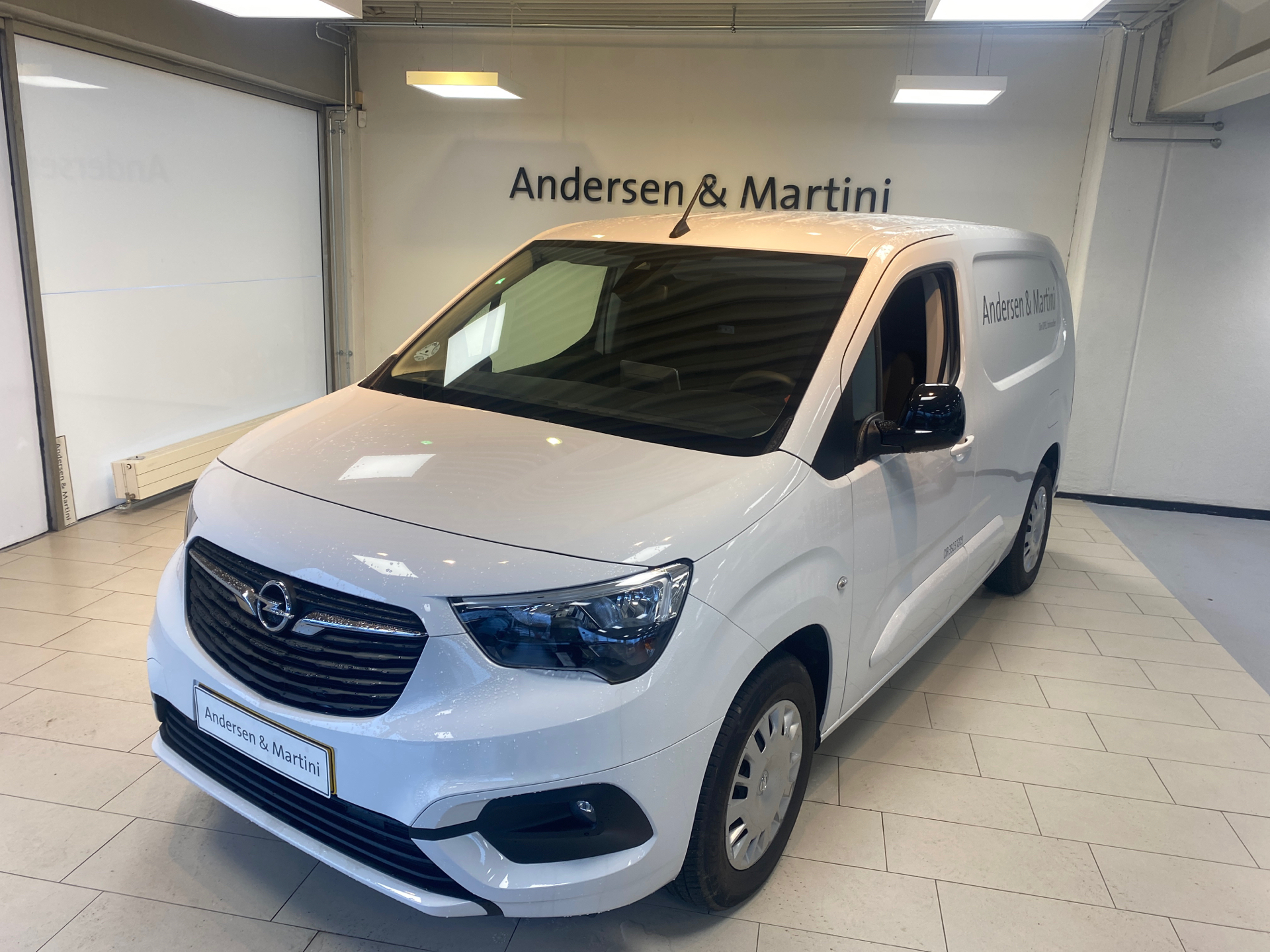 Billede af Opel Combo-e L2V1 EL Innovation+ 136HK Van Trinl. Gear