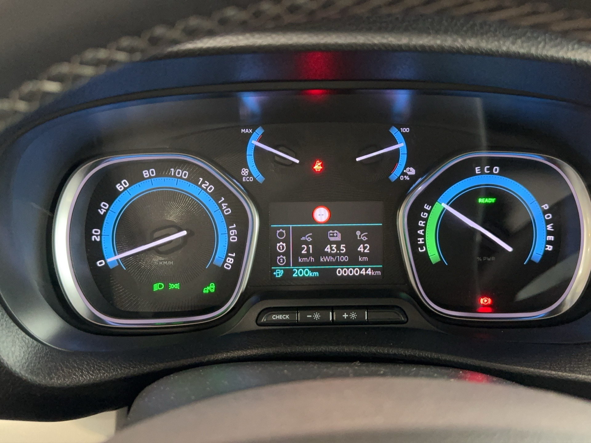 Billede af Peugeot e-Expert L2 EL Ultimate 136HK Van Trinl. Gear