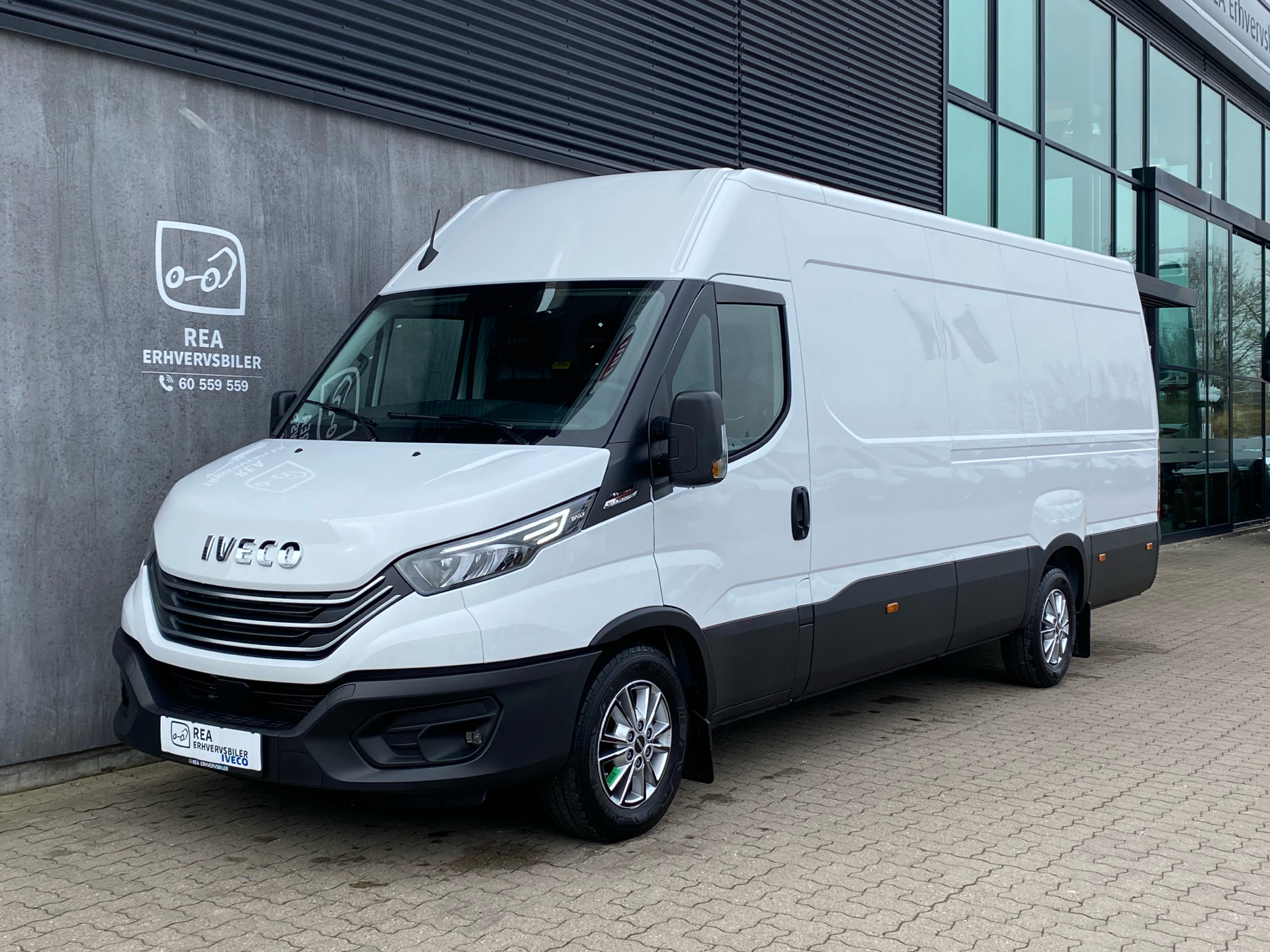 Billede af Iveco Daily 35S18 16m3 3,0 D 180HK Van 8g Aut.