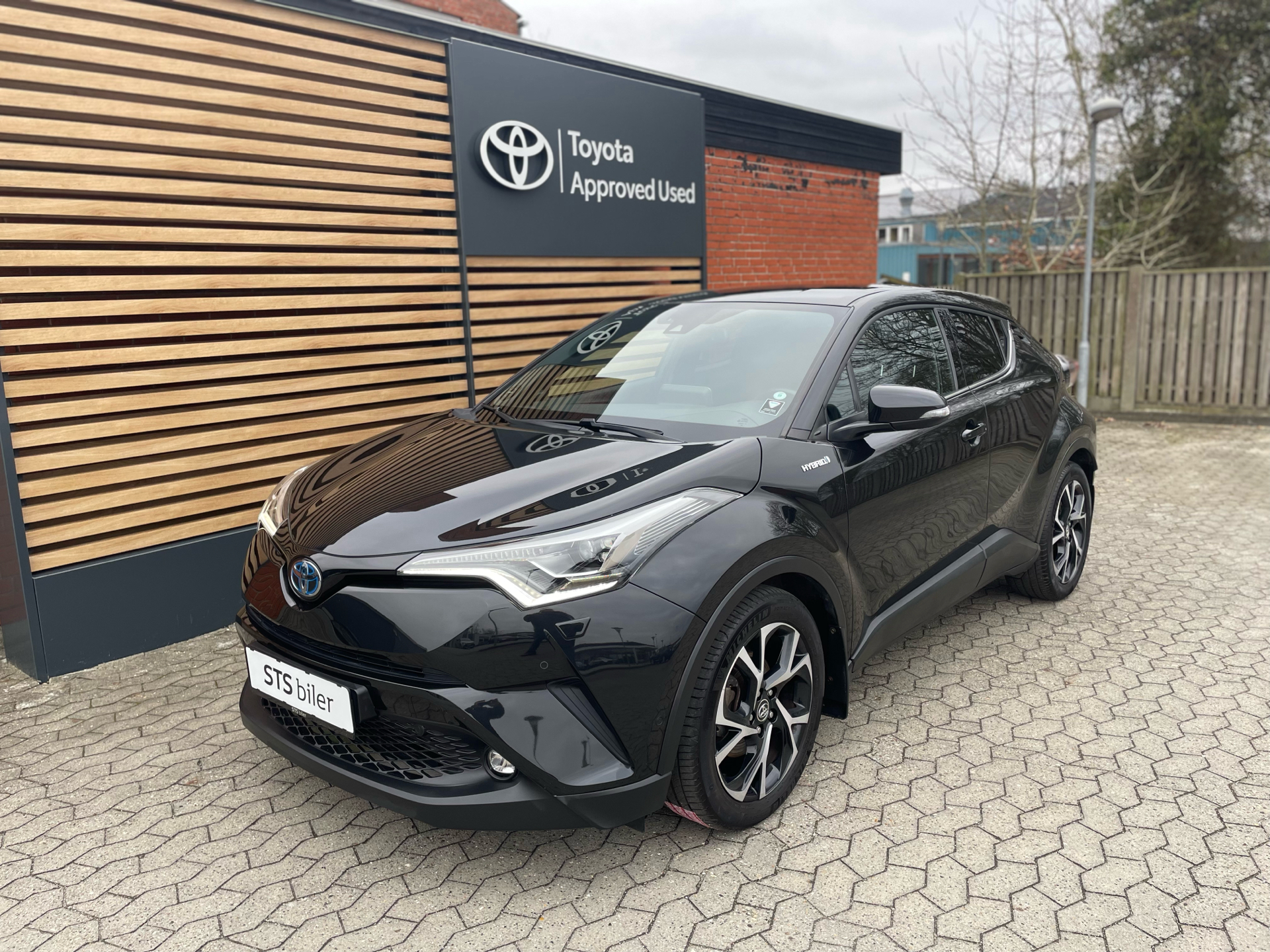 Billede af Toyota C-HR 1,8 Hybrid C-LUB Premium Alcantara Multidrive S 122HK 5d Aut.