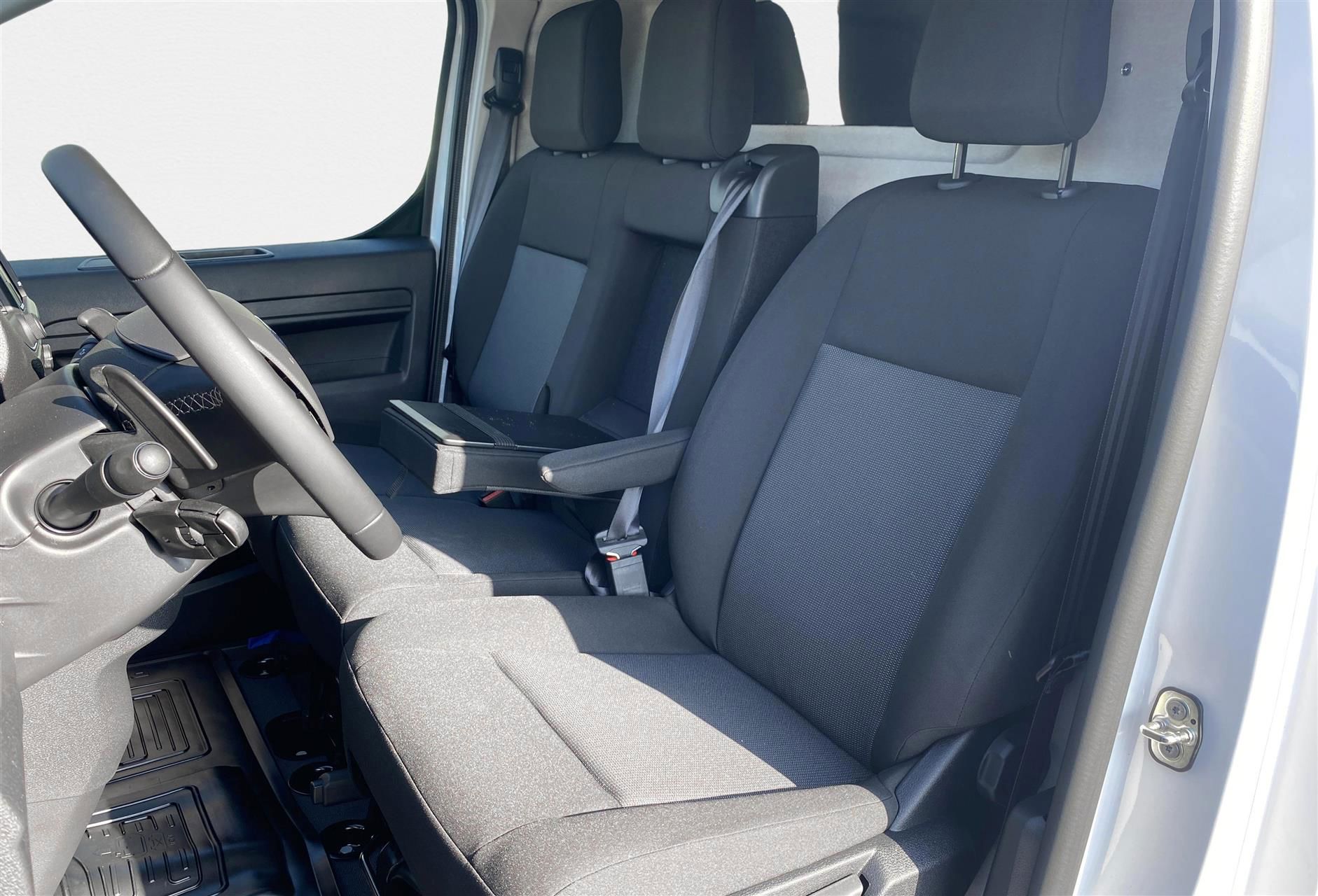 Billede af Toyota Proace Long 2,0 D Comfort Master 144HK Van 8g Aut.