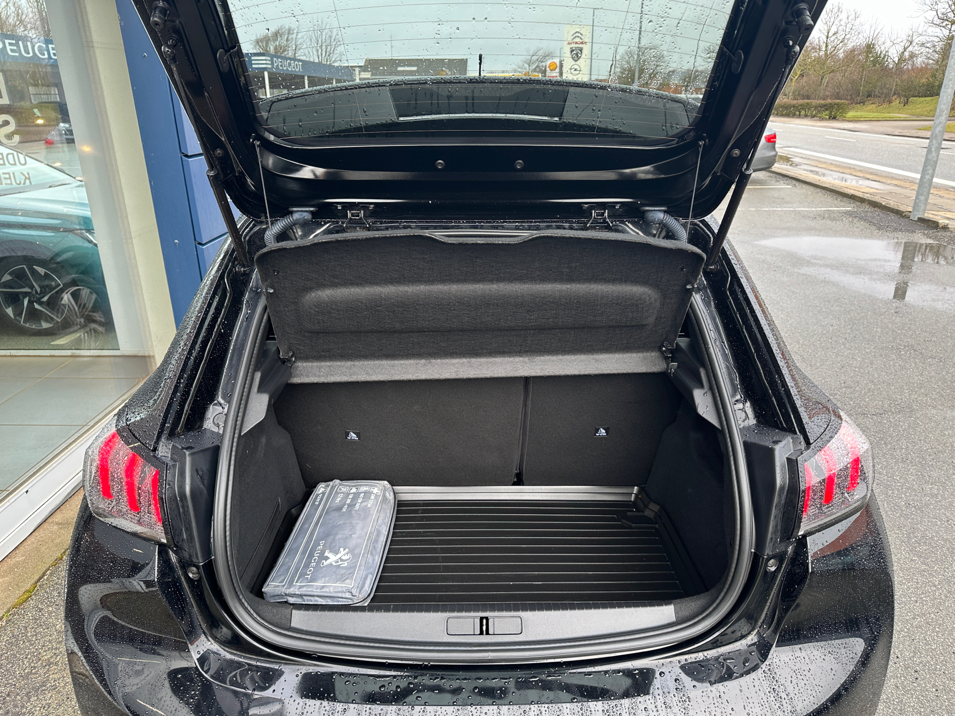 Billede af Peugeot 208 1,5 BlueHDi Allure Sky 102HK 5d 6g