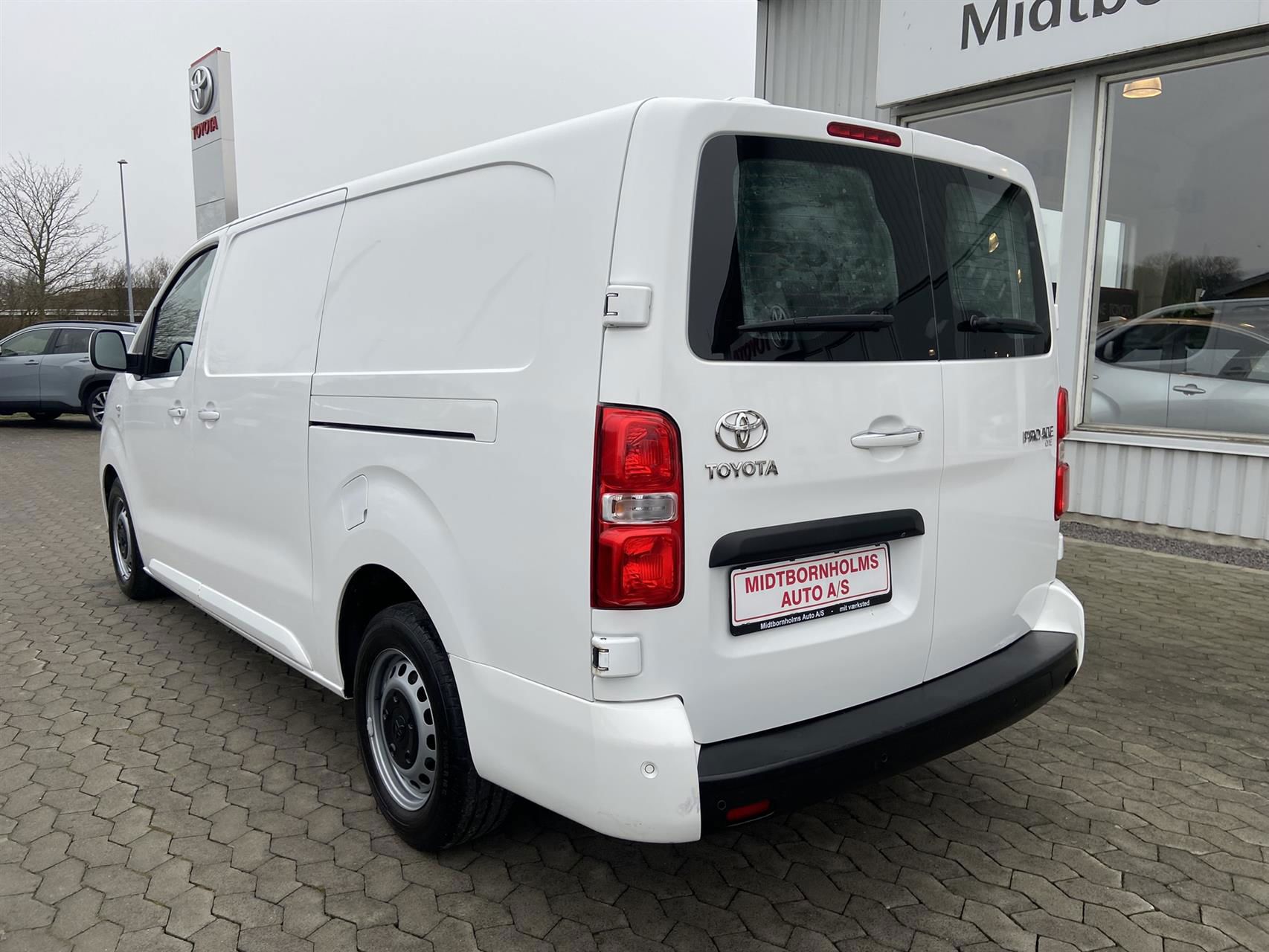 Billede af Toyota Proace Long 2,0 D Comfort One Dobb. skydedør, bagdør m/ruder 180HK Van 6g Aut.