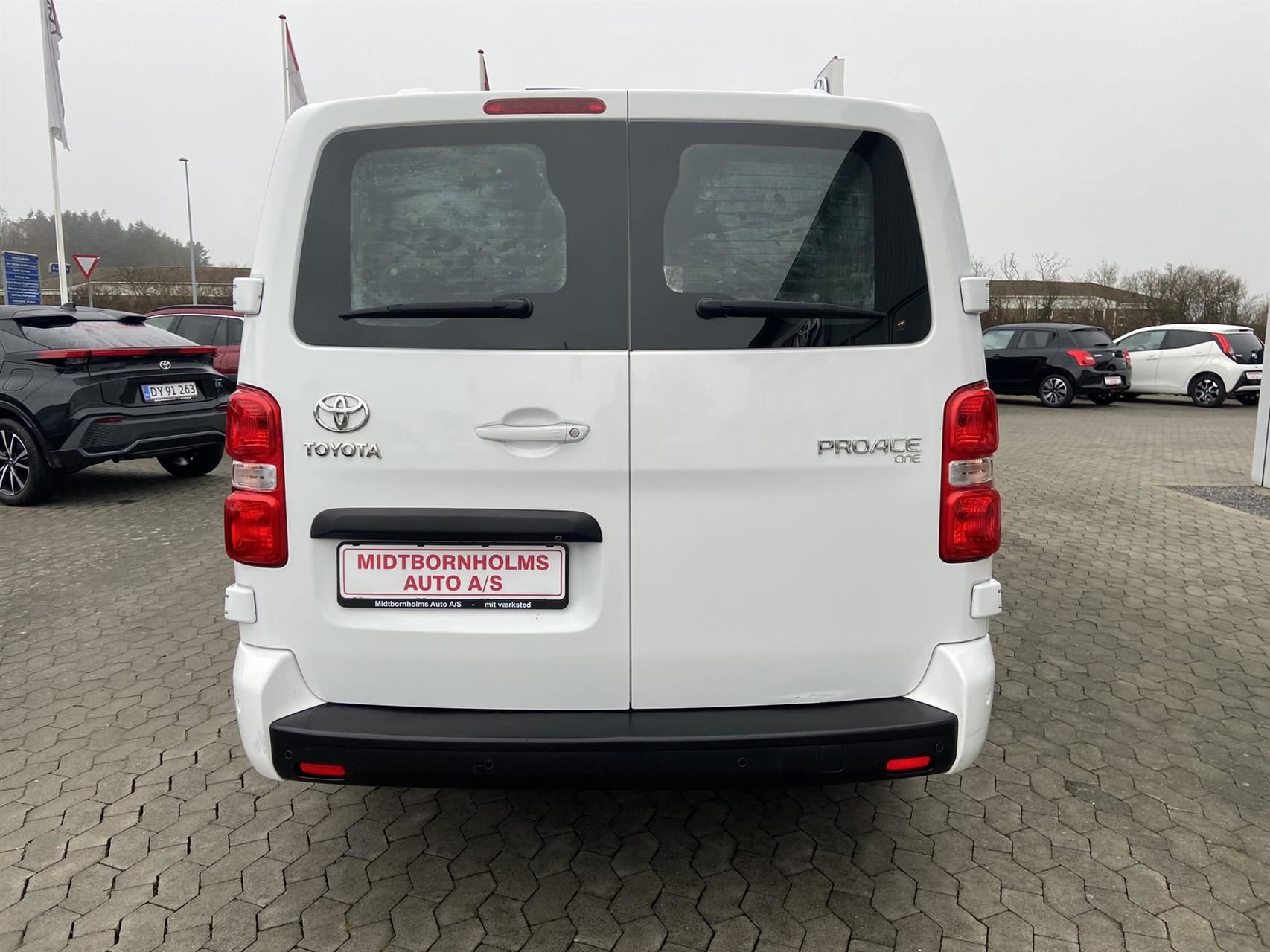 Billede af Toyota Proace Long 2,0 D Comfort One Dobb. skydedør, bagdør m/ruder 180HK Van 6g Aut.