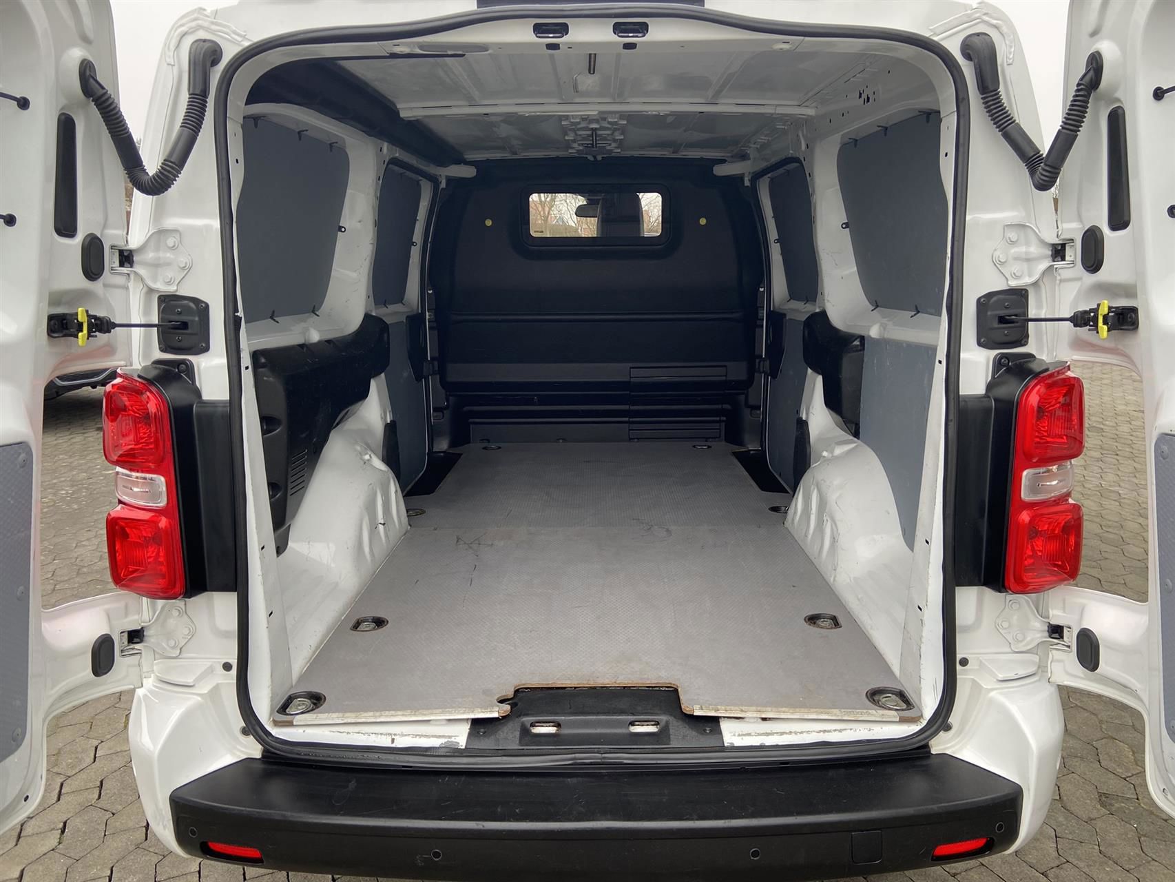 Billede af Toyota Proace Long 2,0 D Comfort One Dobb. skydedør, bagdør m/ruder 180HK Van 6g Aut.
