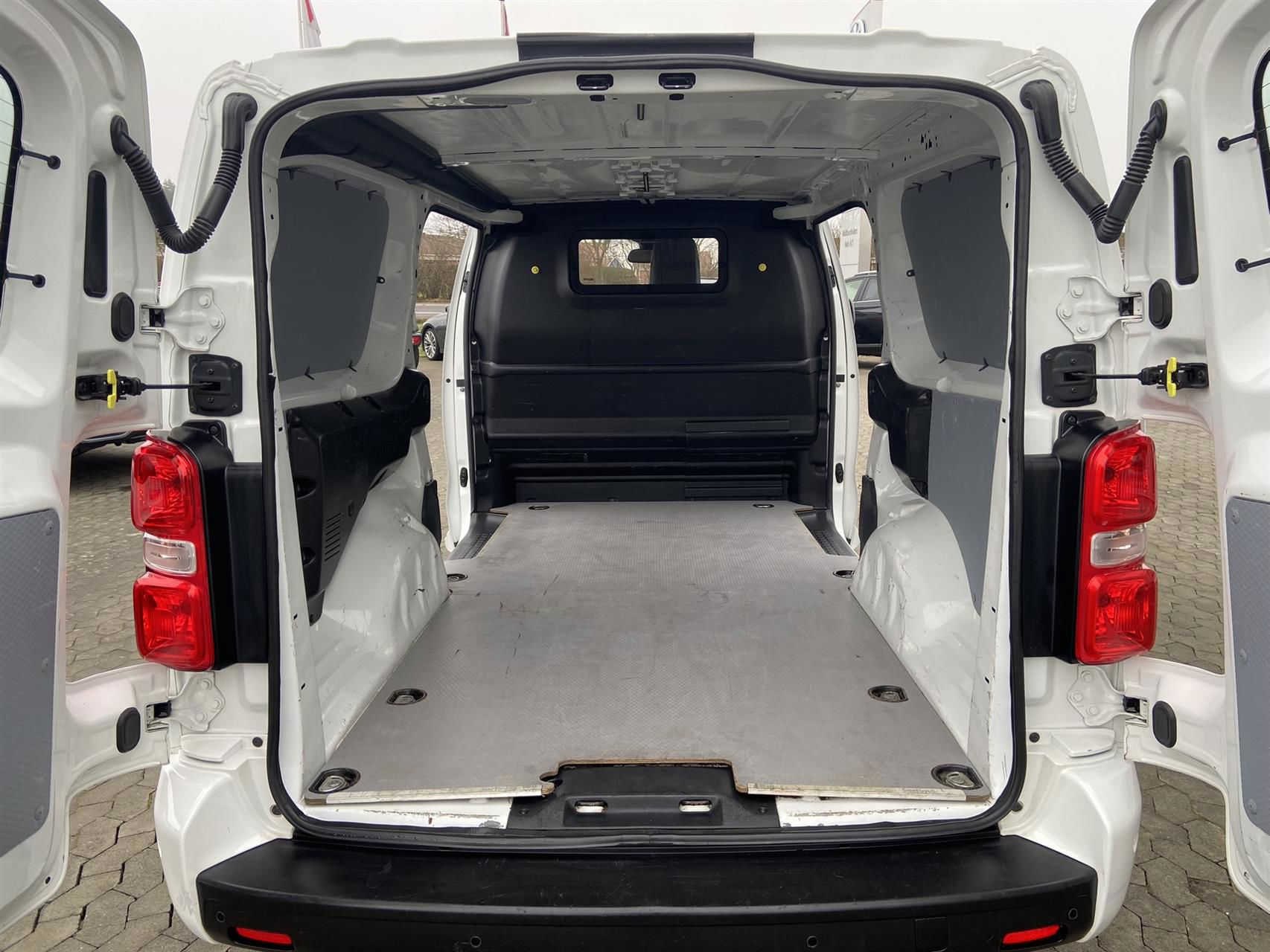 Billede af Toyota Proace Long 2,0 D Comfort One Dobb. skydedør, bagdør m/ruder 180HK Van 6g Aut.