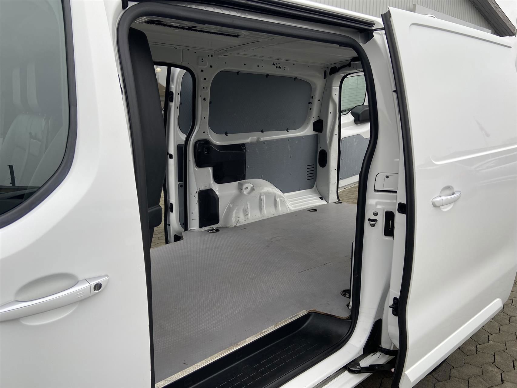 Billede af Toyota Proace Long 2,0 D Comfort One Dobb. skydedør, bagdør m/ruder 180HK Van 6g Aut.