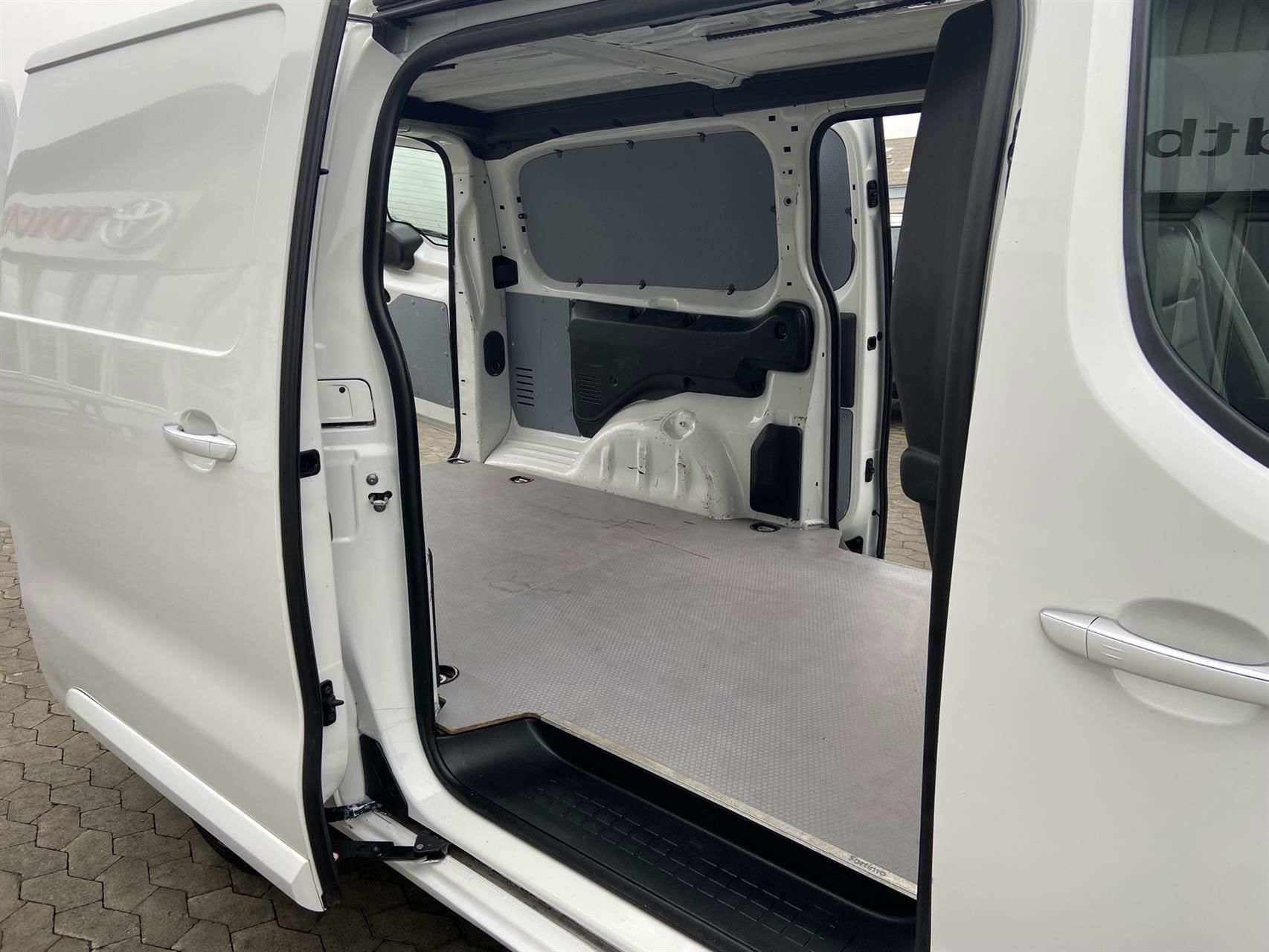 Billede af Toyota Proace Long 2,0 D Comfort One Dobb. skydedør, bagdør m/ruder 180HK Van 6g Aut.