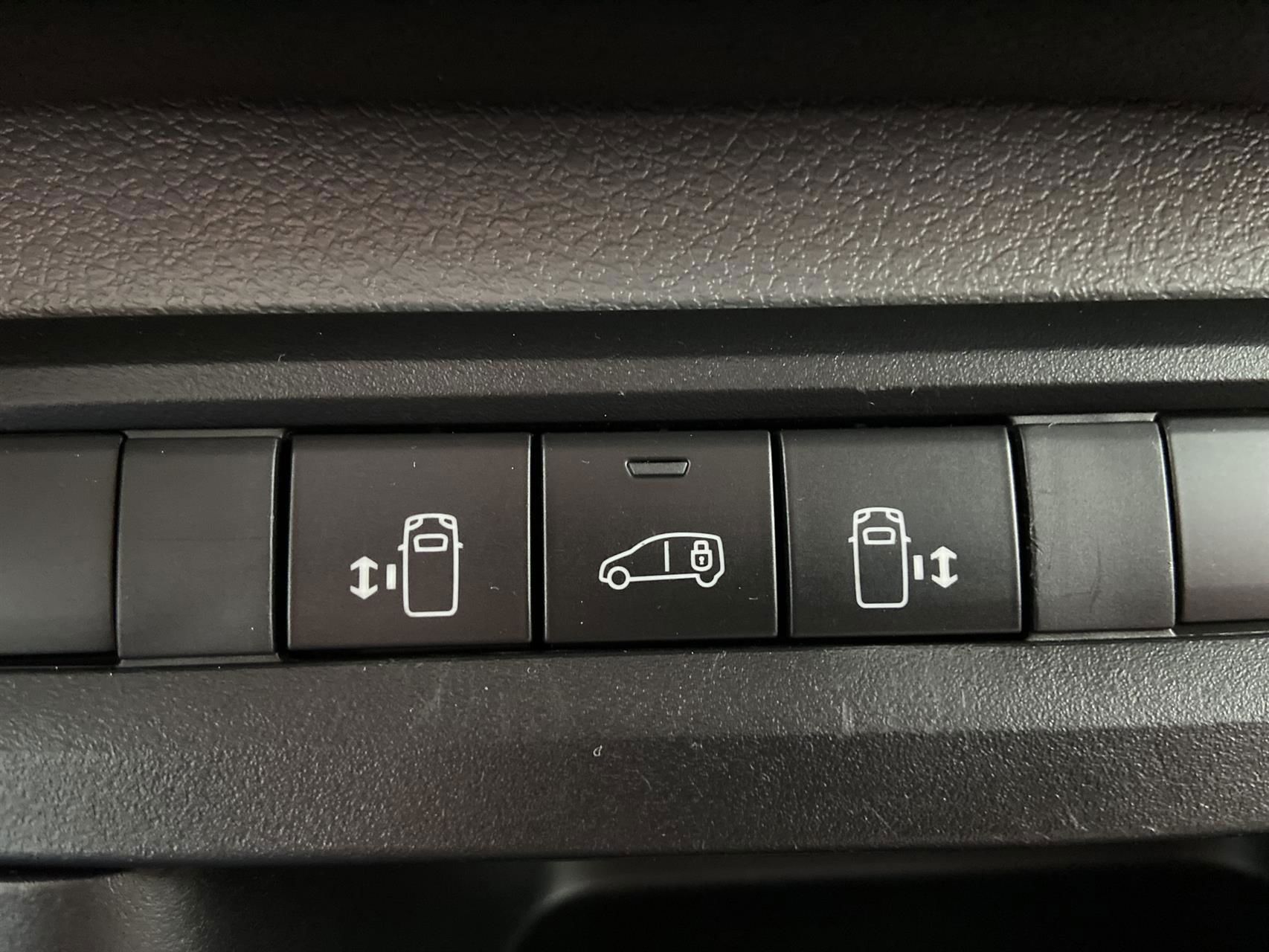 Billede af Toyota Proace Long 2,0 D Comfort One Dobb. skydedør, bagdør m/ruder 180HK Van 6g Aut.