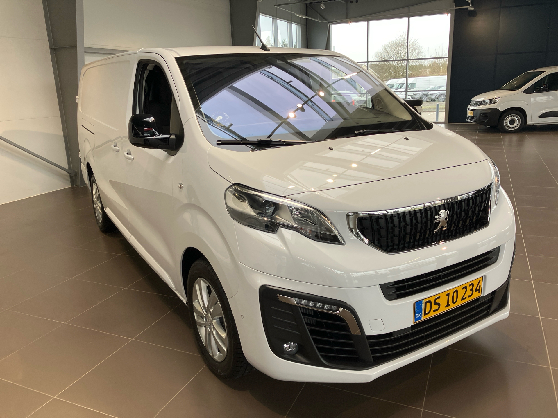 Billede af Peugeot Expert L3 2,0 BlueHDi Ultimate EAT8 177HK Van 8g Aut.