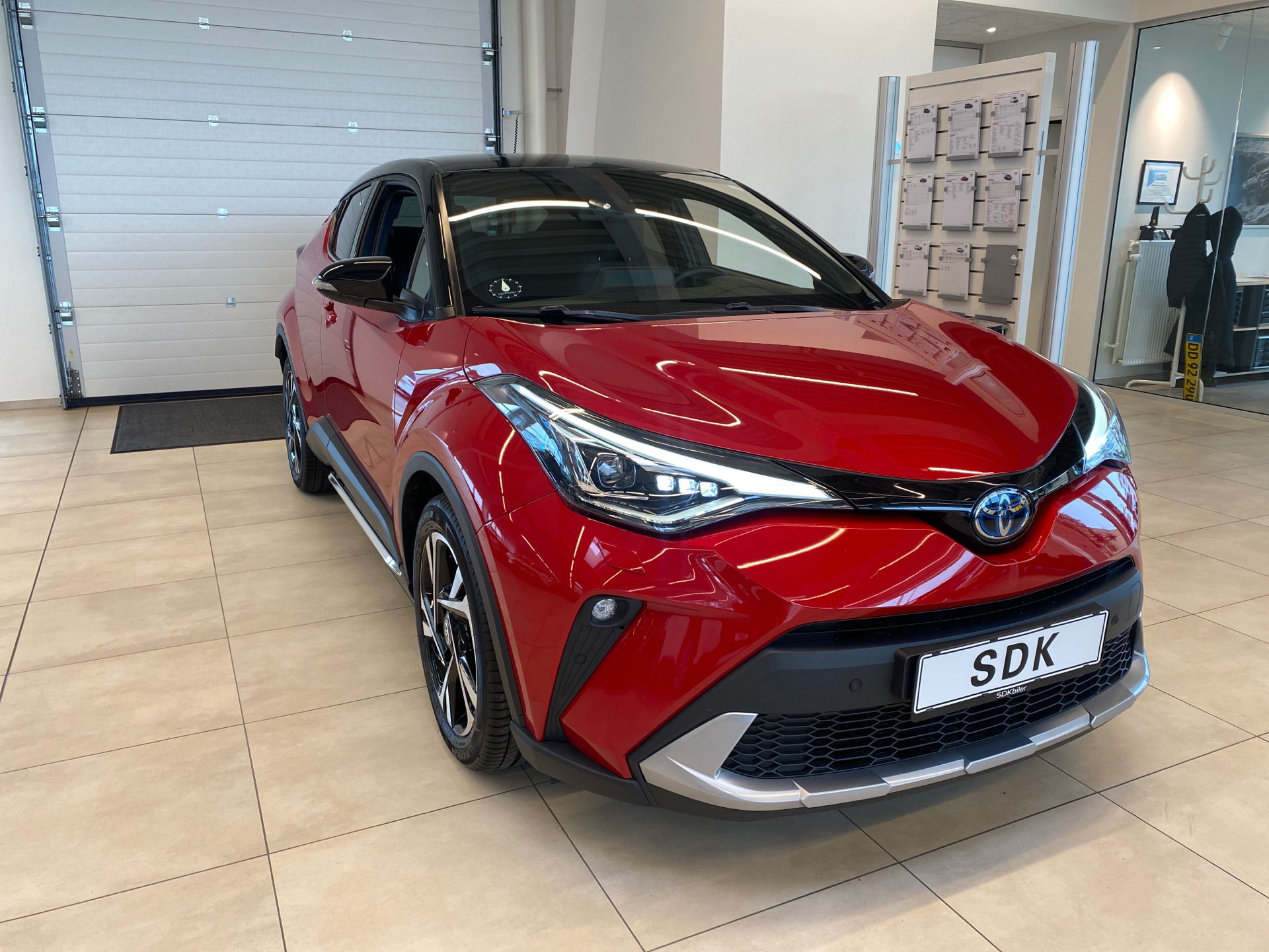 Billede af Toyota C-HR 1,8 Hybrid C-LUB Premium Multidrive S 122HK 5d Aut.