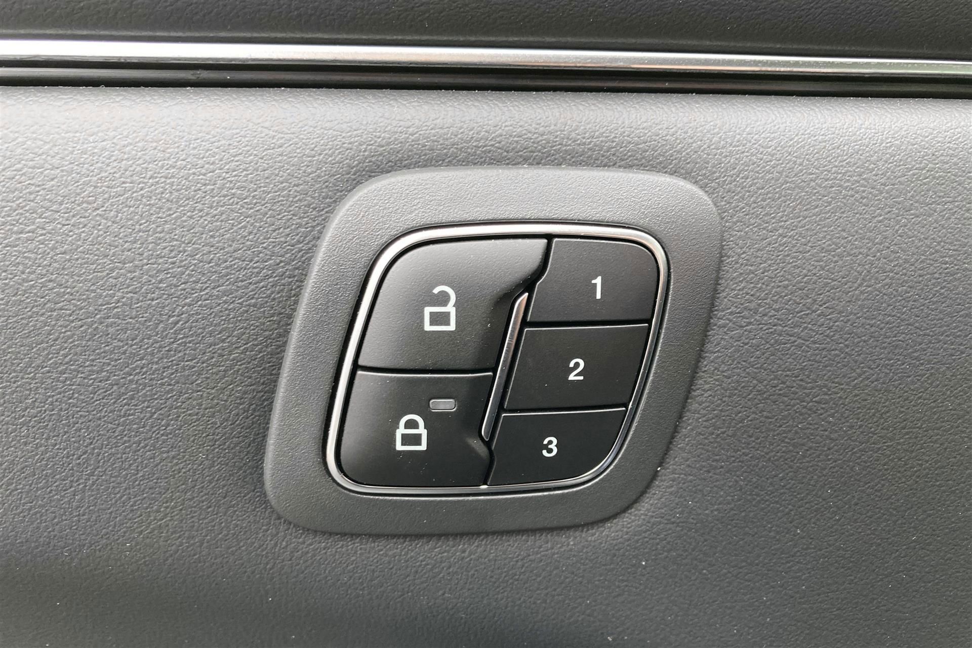 Billede af Ford Mustang Mach-E EL SR Premium AWD 269HK 5d Aut.