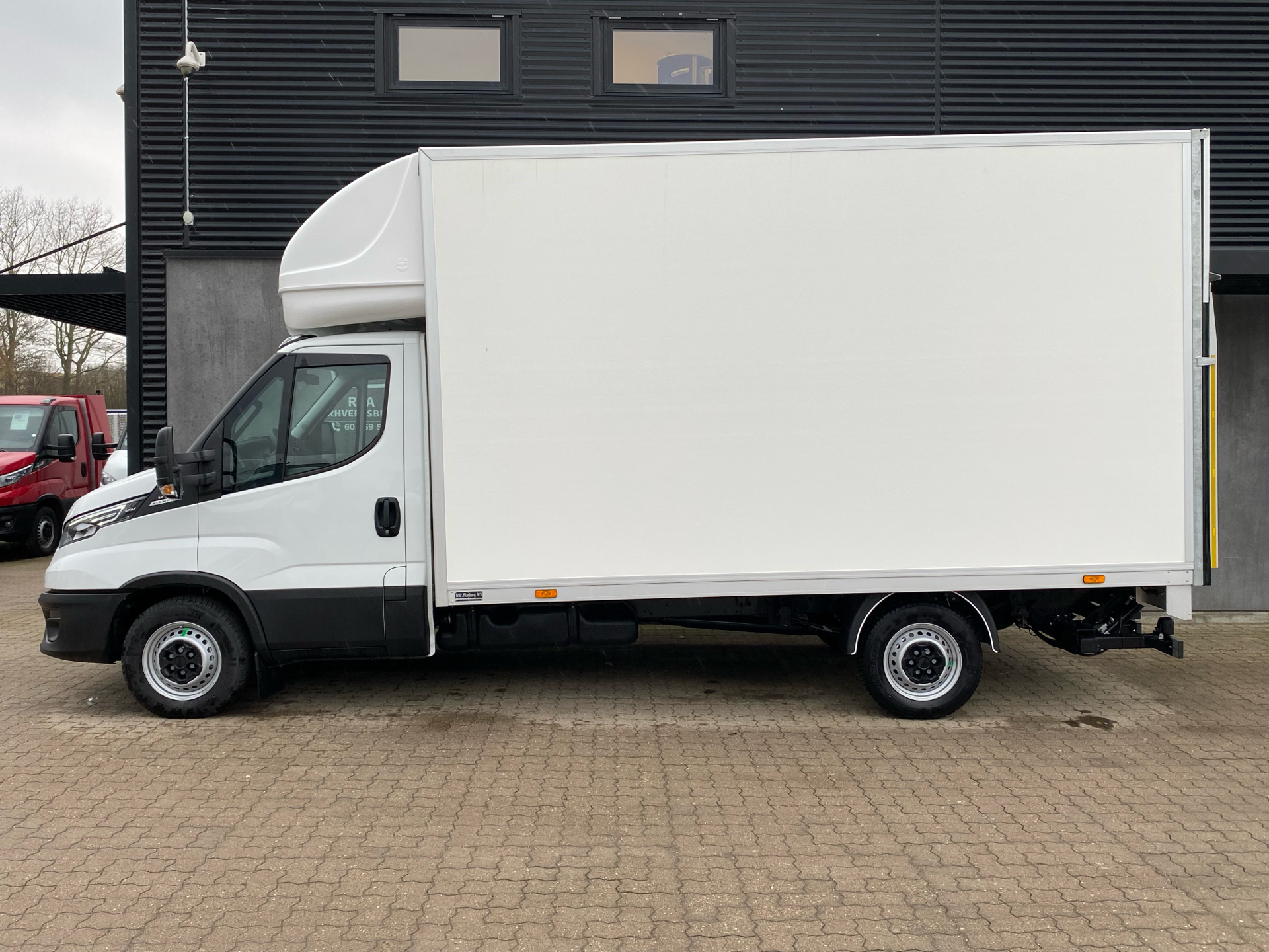 Billede af Iveco Daily 35S18 4100mm 3,0 D 180HK Ladv./Chas. 8g Aut.