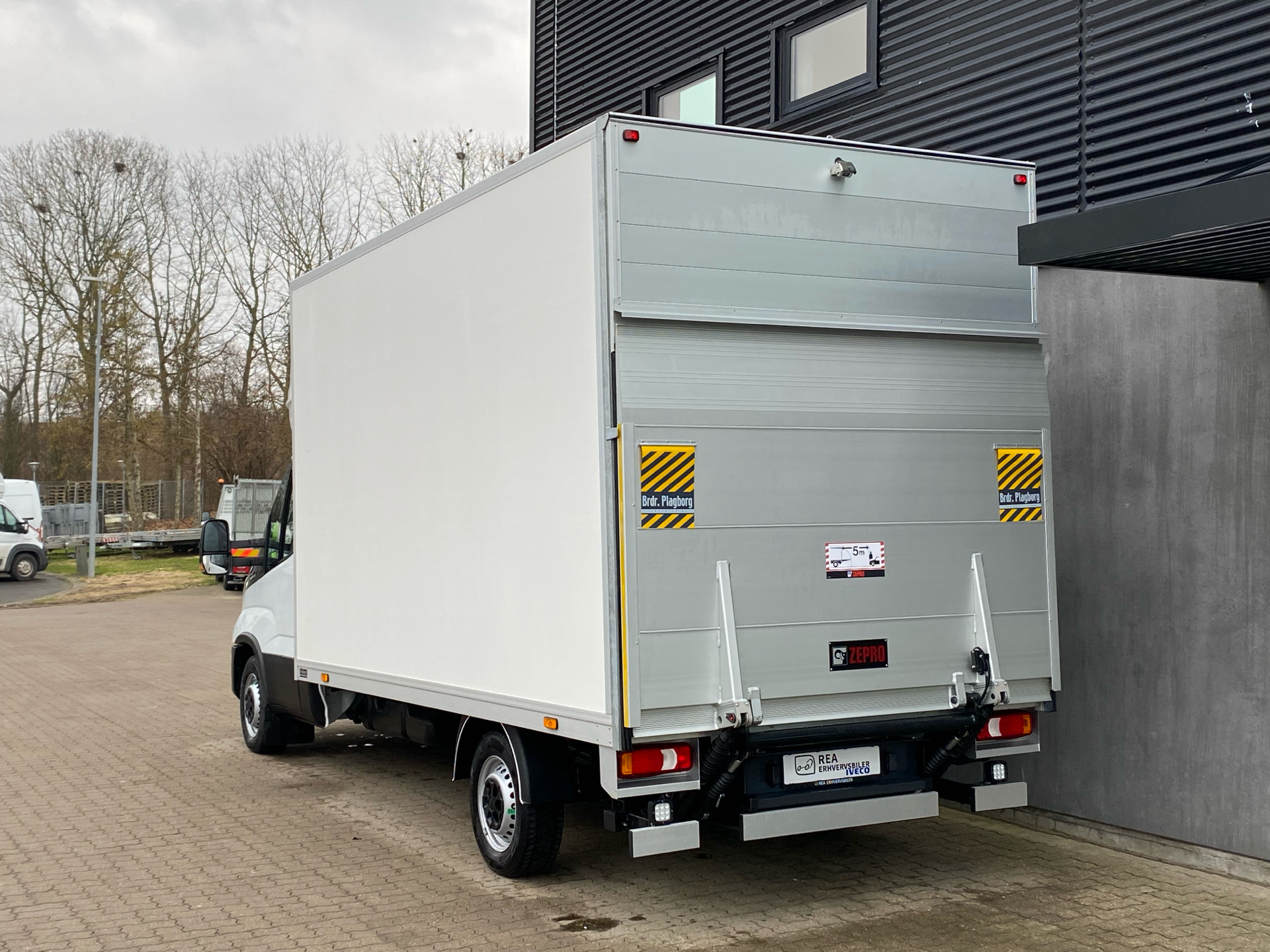 Billede af Iveco Daily 35S18 4100mm 3,0 D 180HK Ladv./Chas. 8g Aut.