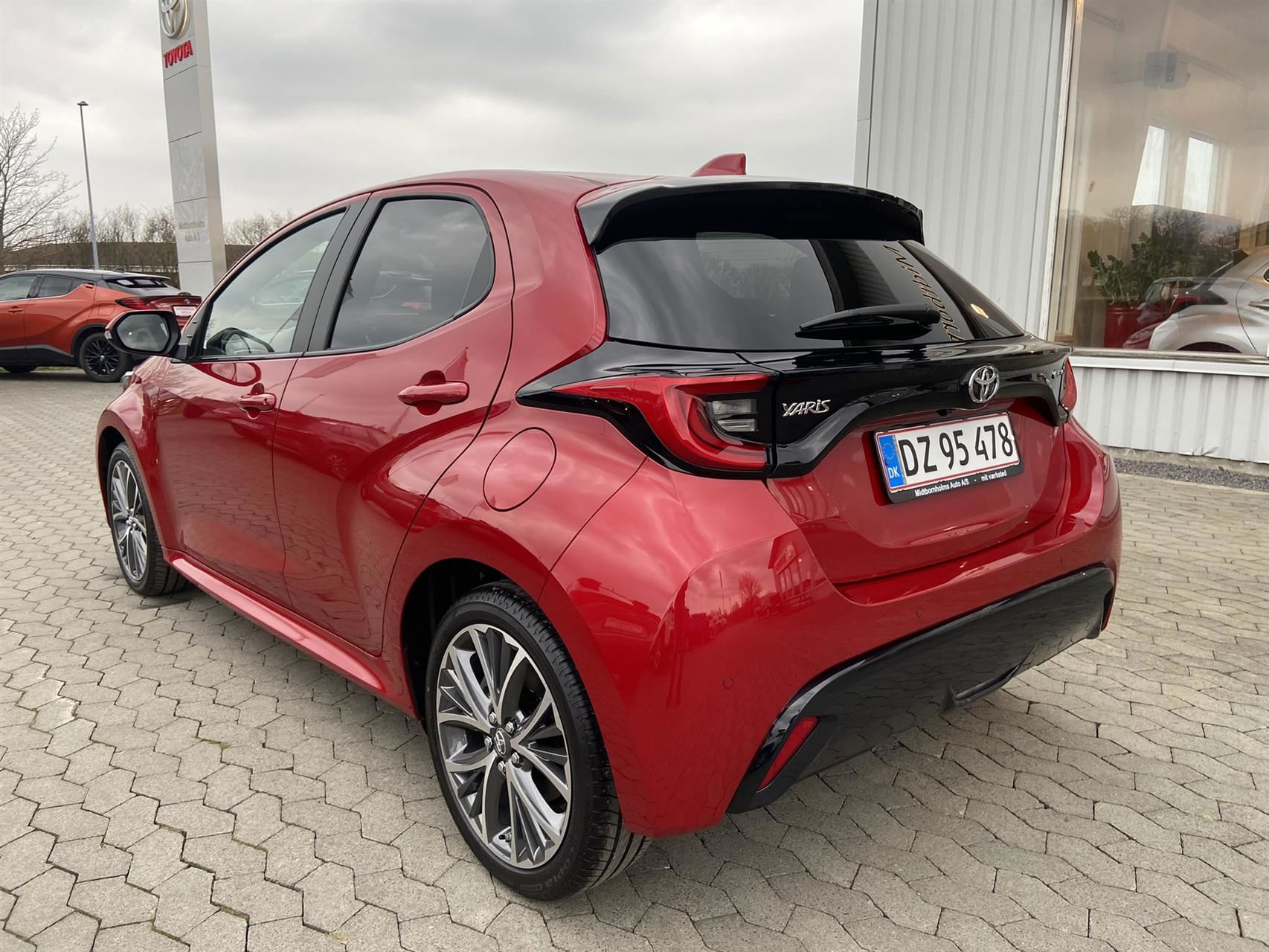 Billede af Toyota Yaris 1,5 Hybrid Executive Technology Plus 130HK 5d Trinl. Gear