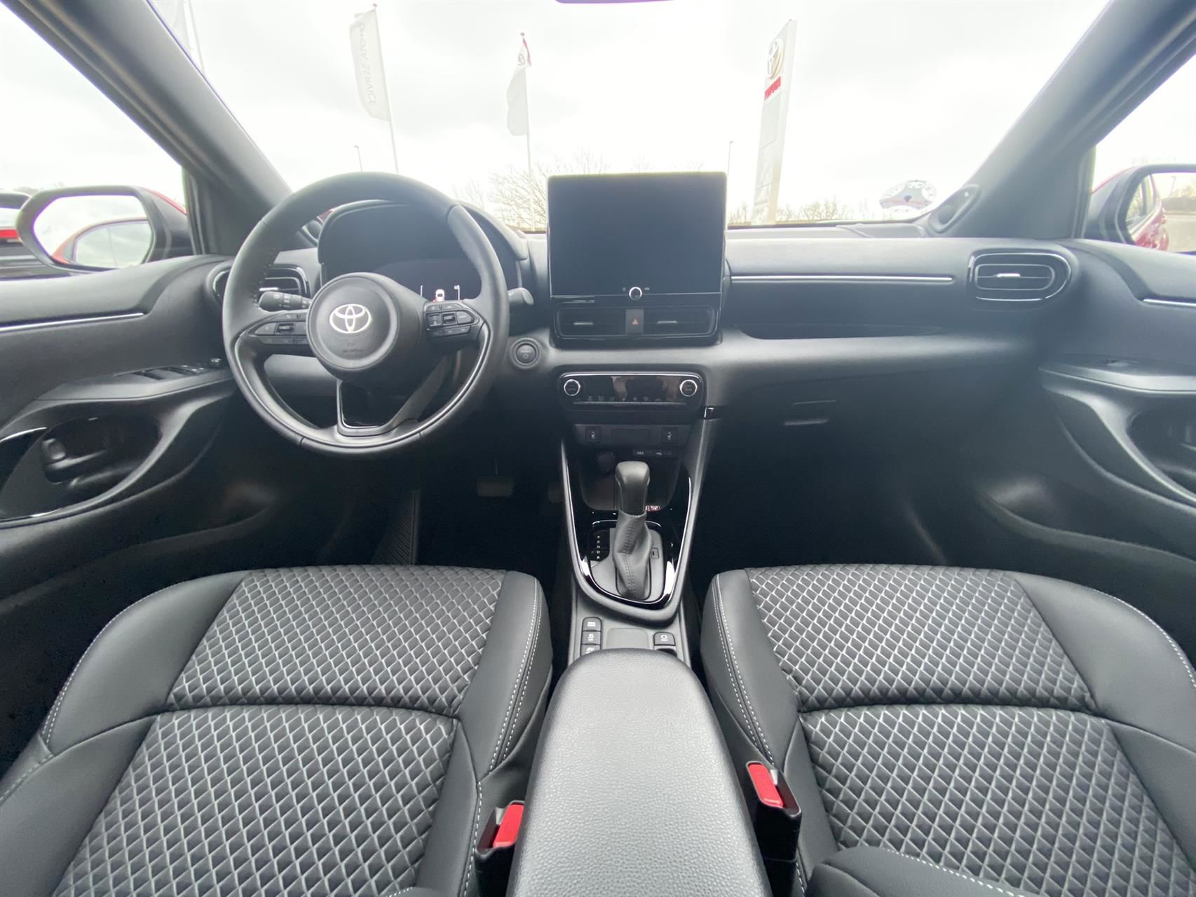 Billede af Toyota Yaris 1,5 Hybrid Executive Technology Plus 130HK 5d Trinl. Gear