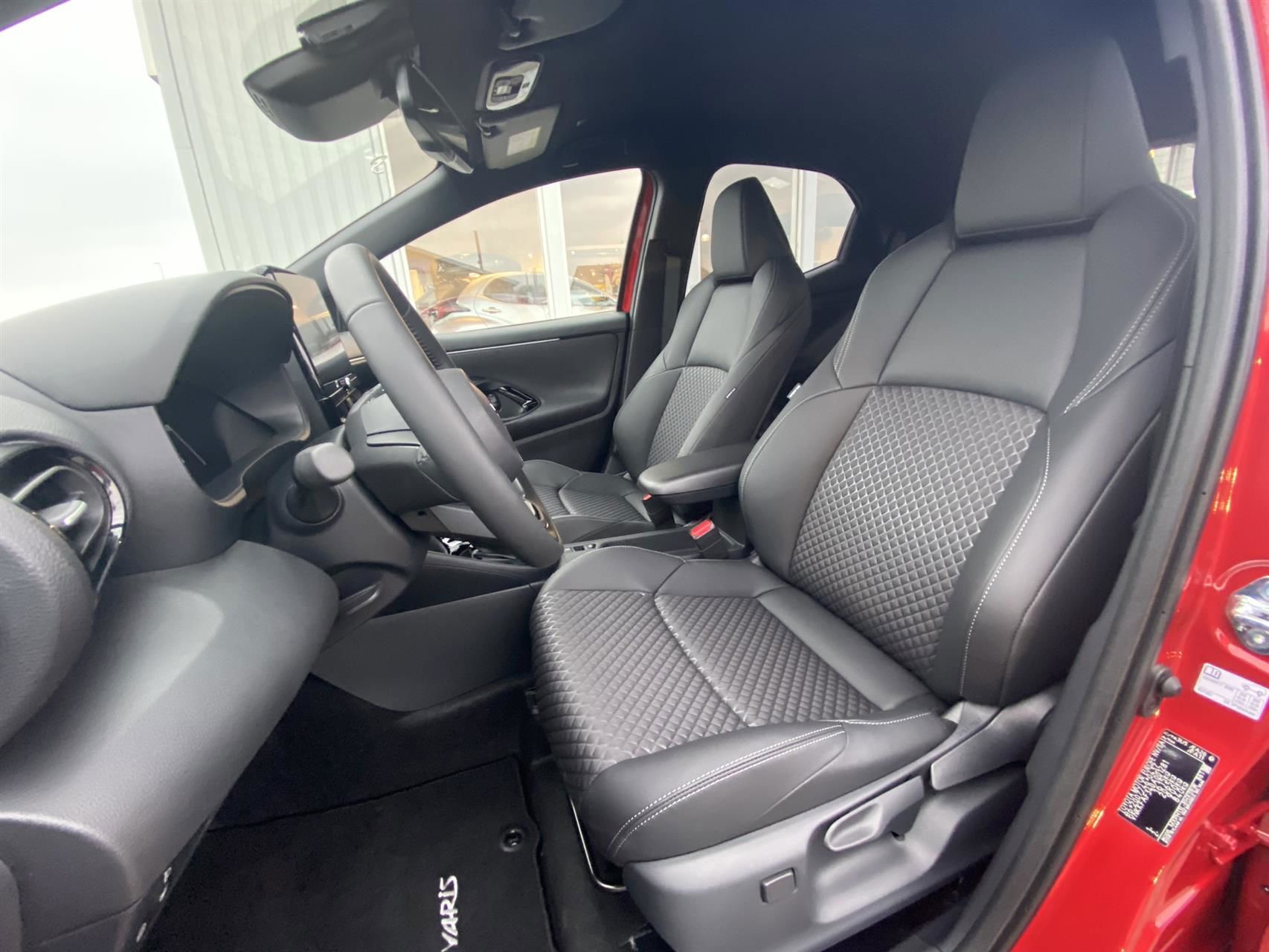 Billede af Toyota Yaris 1,5 Hybrid Executive Technology Plus 130HK 5d Trinl. Gear