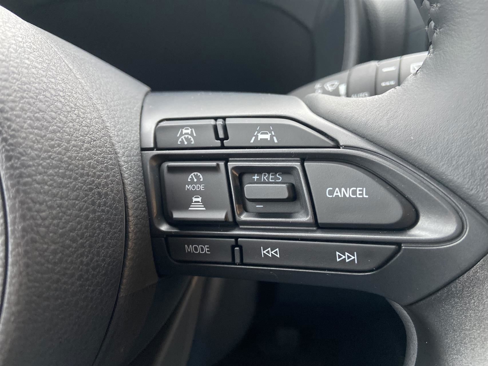 Billede af Toyota Yaris 1,5 Hybrid Executive Technology Plus 130HK 5d Trinl. Gear