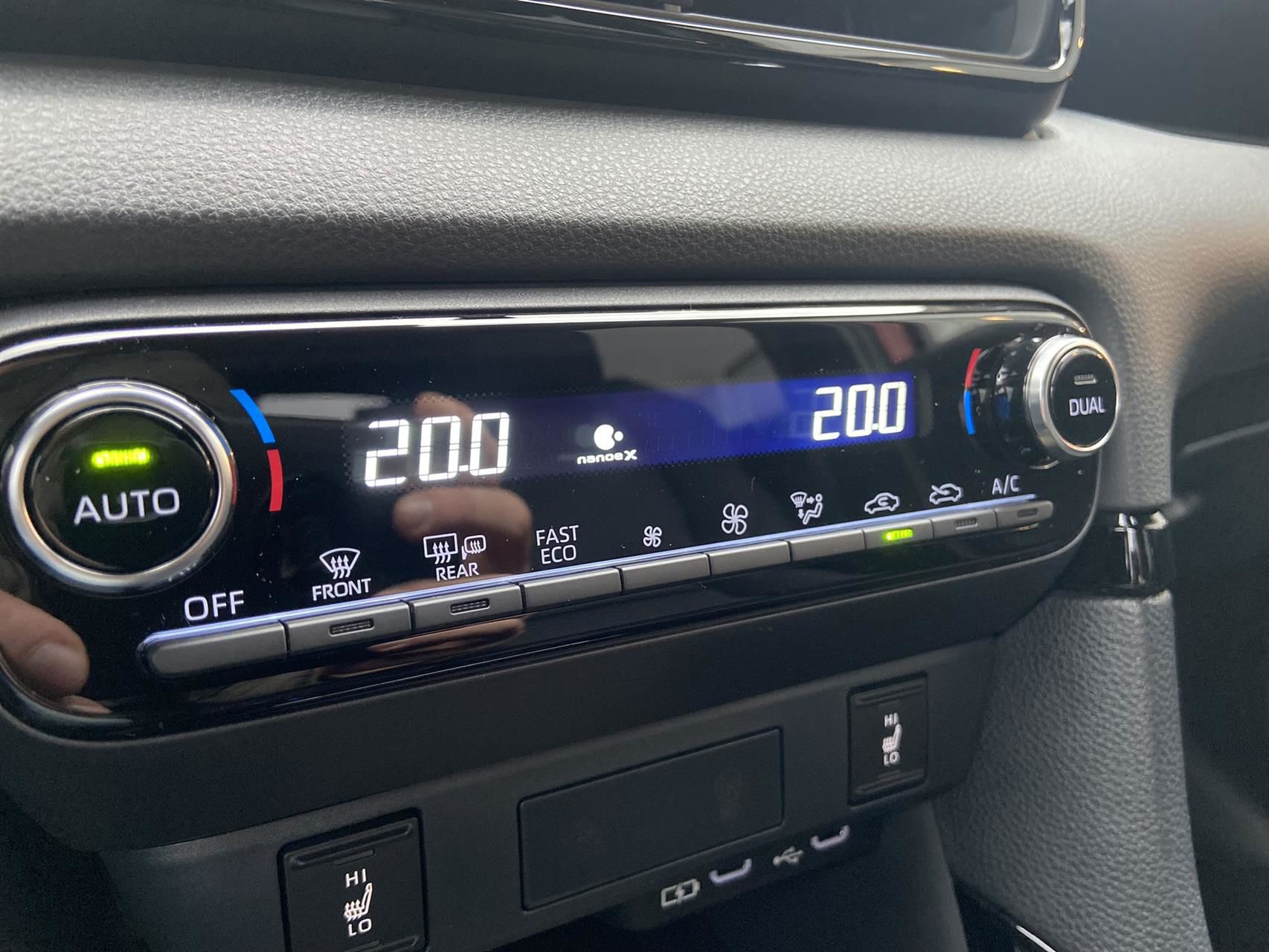 Billede af Toyota Yaris 1,5 Hybrid Executive Technology Plus 130HK 5d Trinl. Gear