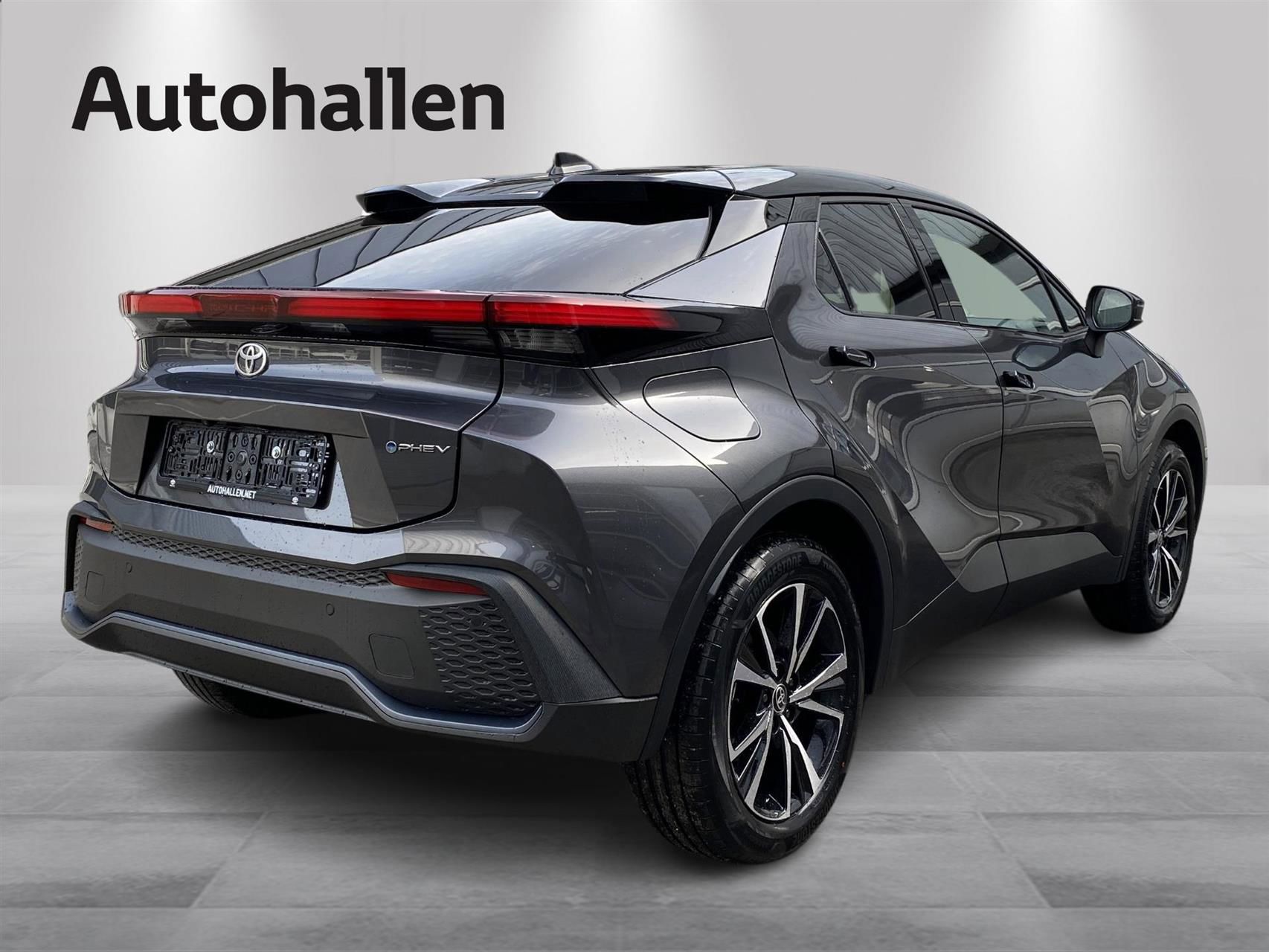 Billede af Toyota C-HR 2,0 Plugin-hybrid Style Smart Bi-tone E-CVT 223HK 5d Trinl. Gear